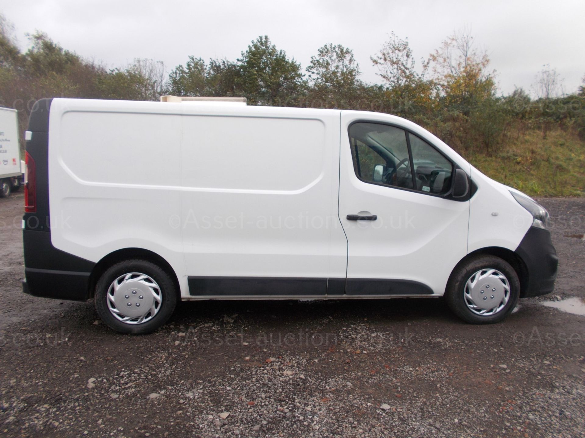 2017 (17) VAUXHALL VIVARO 2700 CDTI ECOFLEX S/S PANEL VAN, 1.6 DIESEL, LOW MILEAGE 47K *PLUS VAT* - Image 8 of 25