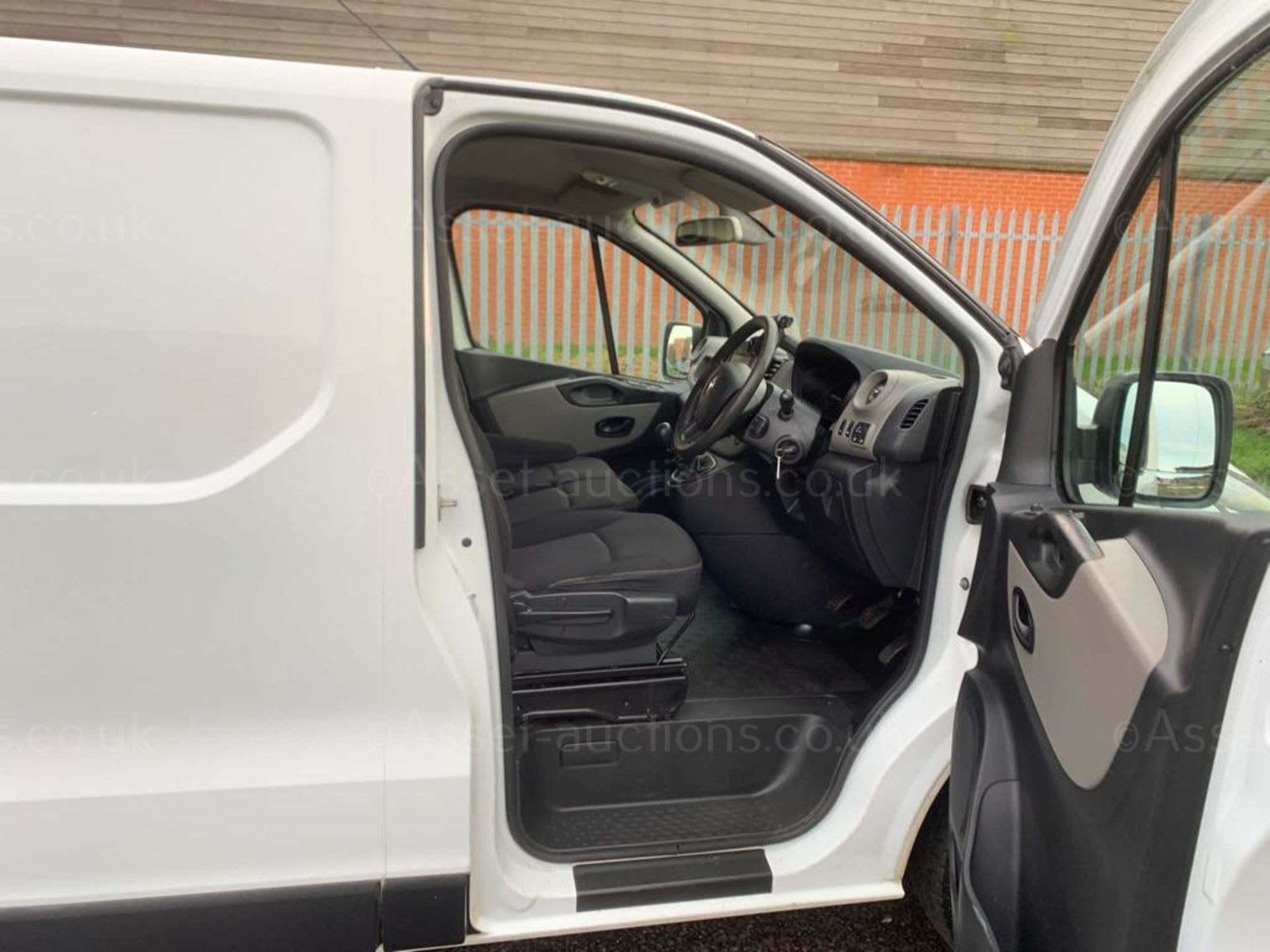 2015/65 RENAULT TRAFIC LL29 BUSINESS+ NRG DCI WHITE PANEL VAN, 134,814 MILES *NO VAT* - Image 12 of 22