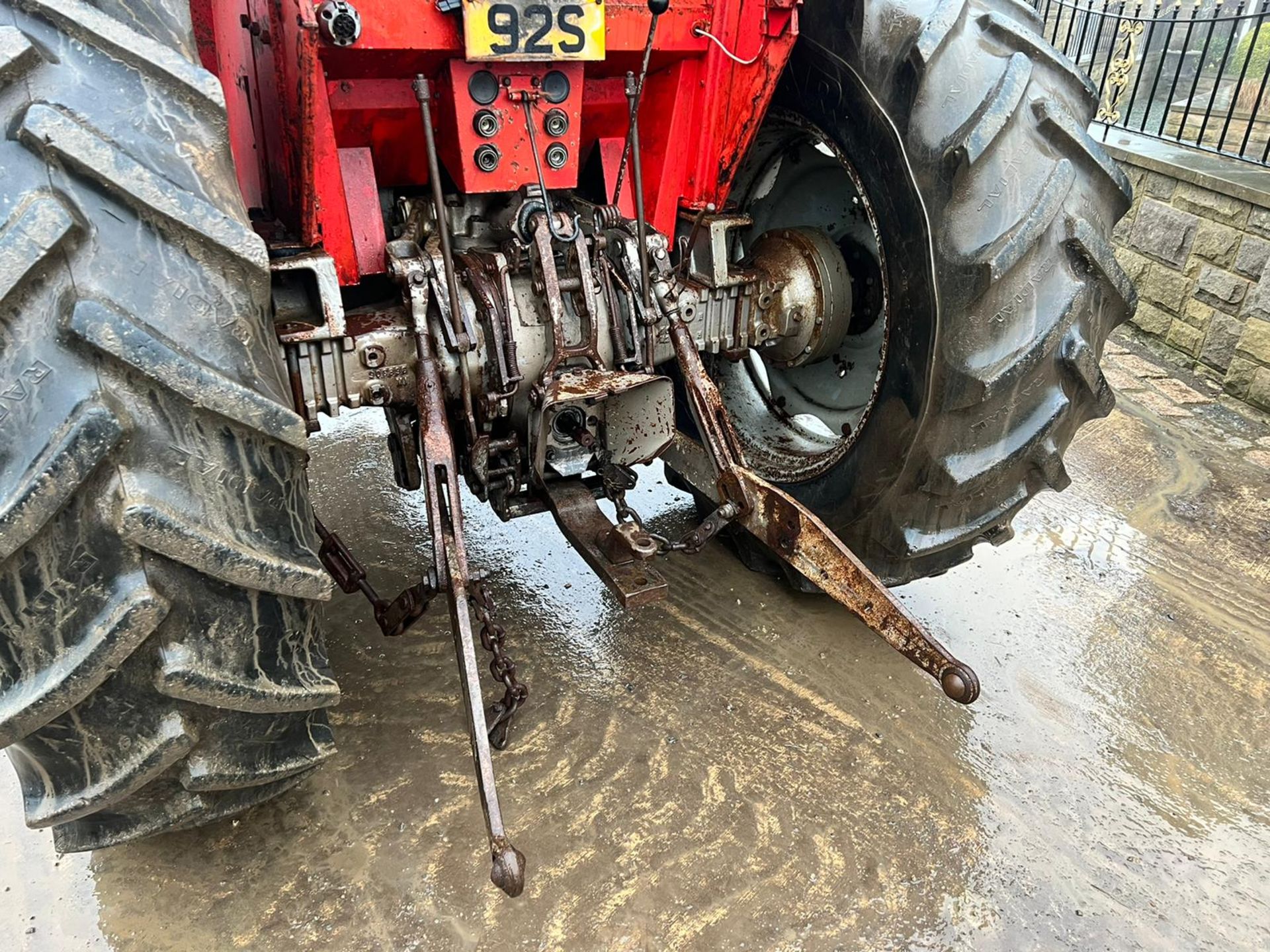 MASSEY FERGUSON 590 75hp TRACTOR, RUNS AND DRIVES, ROAD REGISTERED, CABBED, 2 SPOOLS - Image 13 of 13