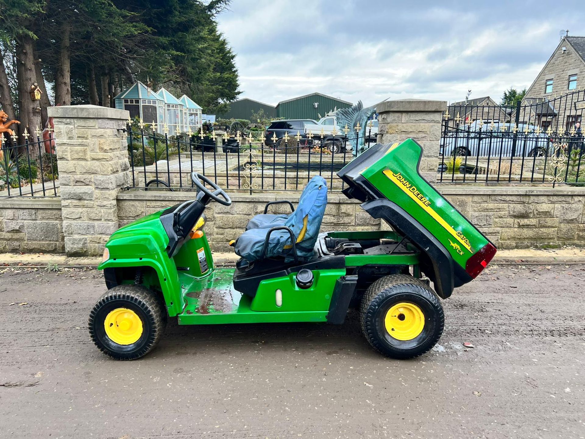 JOHN DEERE CX PETROL GATOR, RUNS AND DRIVES, KAWASAKI PETROL ENGINE *NO VAT* - Image 3 of 9