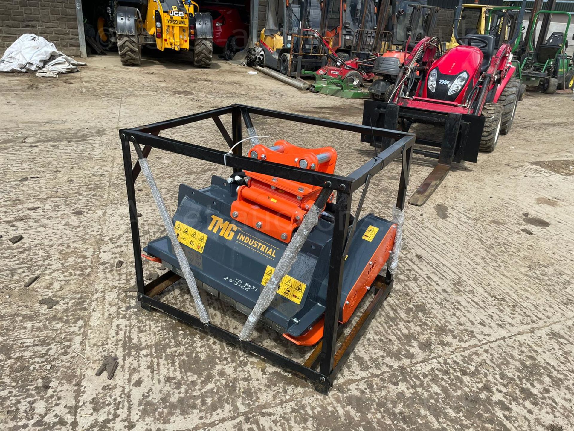 NEW AND UNUSED HEAVY DUTY MULCHER FLAIL MOWER, HYDRAULIC DRIVEN, 45mm PINS *PLUS VAT* - Image 4 of 10