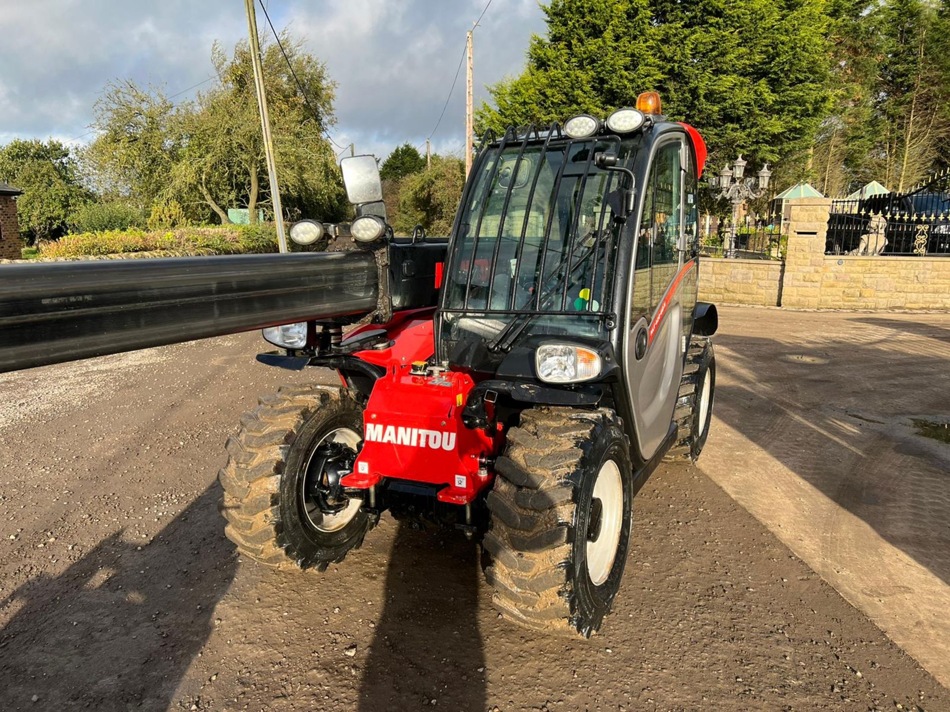 2020/70 MANITOU MLT420-60H TELESCOPIC DIESEL TELEHANDLER, RUNS DRIVES AND LIFTS *PLUS VAT* - Image 7 of 23