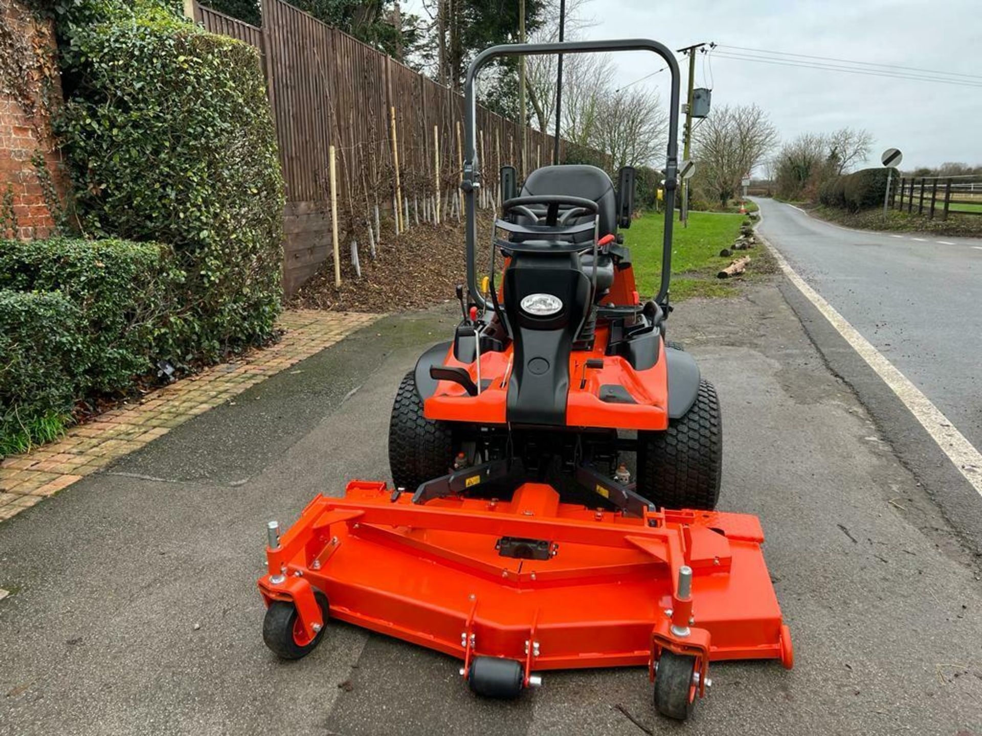 KUBOTA 3890 UPFRONT ROTARY MOWER, YEAR 2014, 4 WHEEL DRIVE, ONLY 2072 HOURS *PLUS VAT* - Image 6 of 11