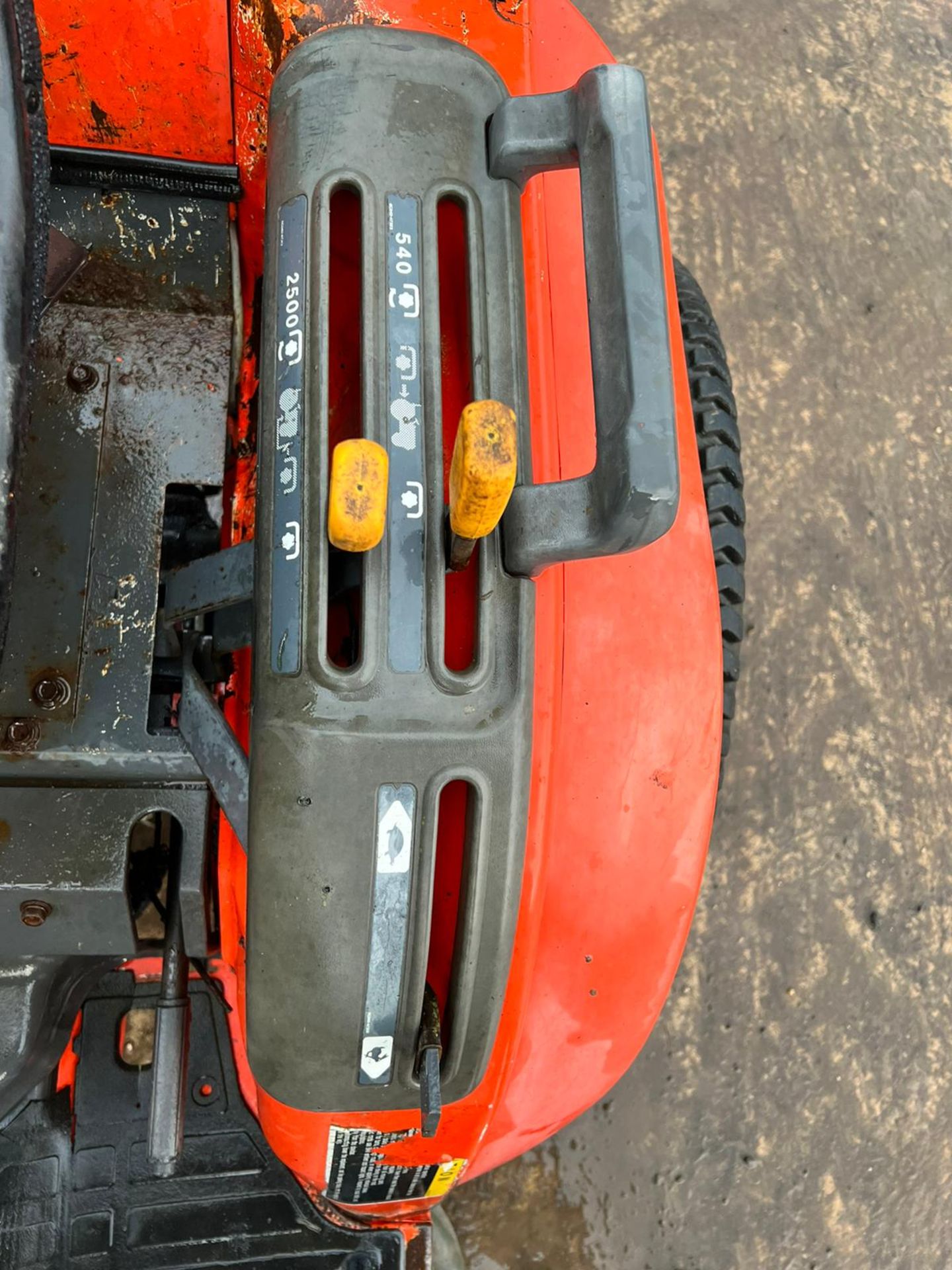 KUBOTA B1700 17hp 4WD COMPACT TRACTOR WITH 2019 EF105 FLAIL MOWER *PLUS VAT* - Image 9 of 15