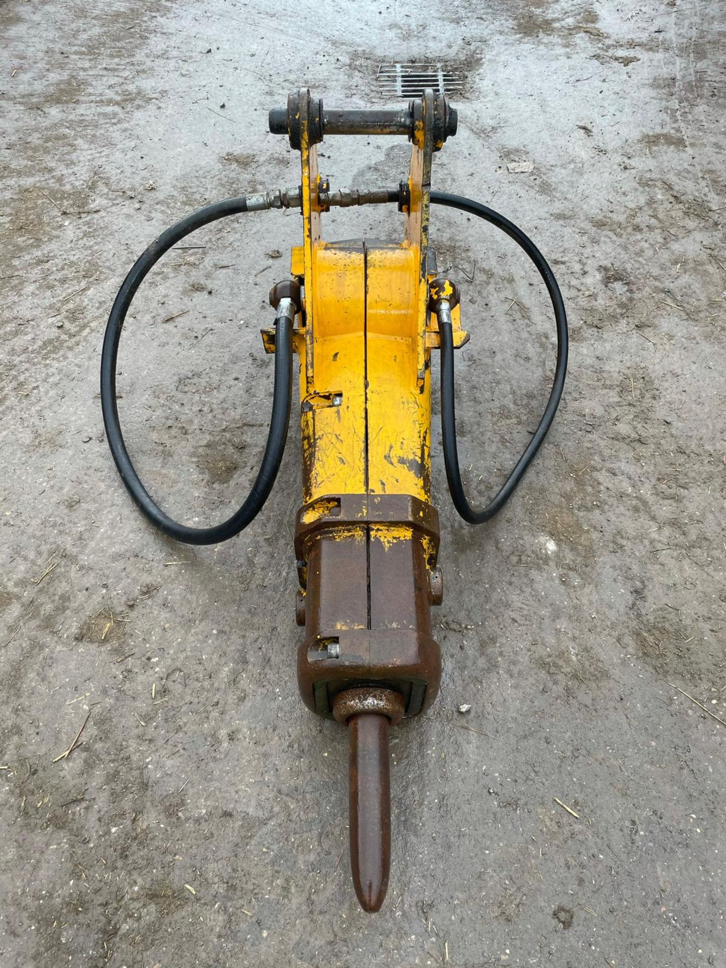 JCB HAMMERMASTER 3600 ROCK BREAKER, 45mm PINS, CHISEL AND PIPES ARE INCLUDED, DIRECT FROM COUNCIL - Image 5 of 7