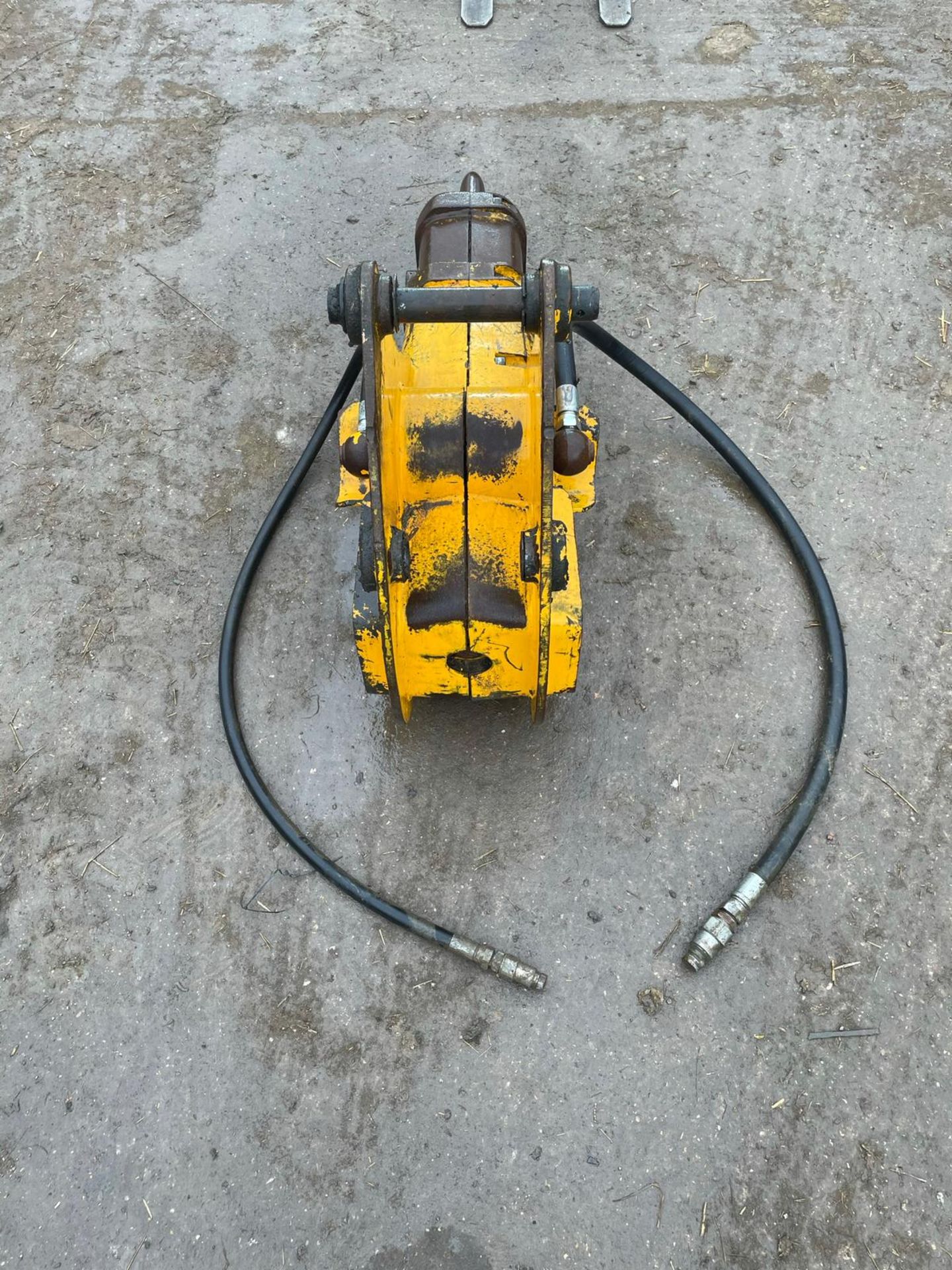 JCB HAMMERMASTER 3600 ROCK BREAKER, 45mm PINS, CHISEL AND PIPES ARE INCLUDED, DIRECT FROM COUNCIL - Image 6 of 7