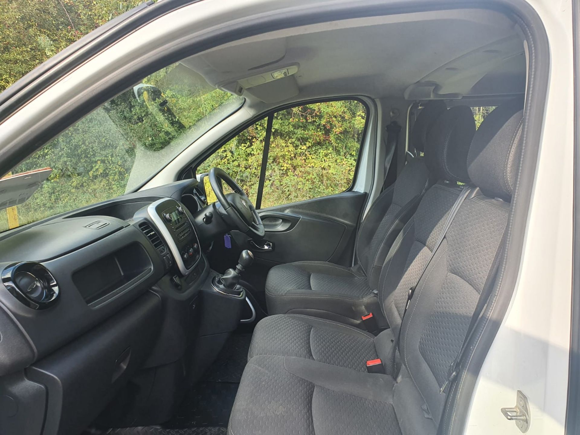 2015/15 REG VAUXHALL VIVARO 2900 SPORTIVE CDTI 1.6, 6 SEAT CREW PANEL VAN, SHOWING 0 FORMER KEEPERS - Image 15 of 18