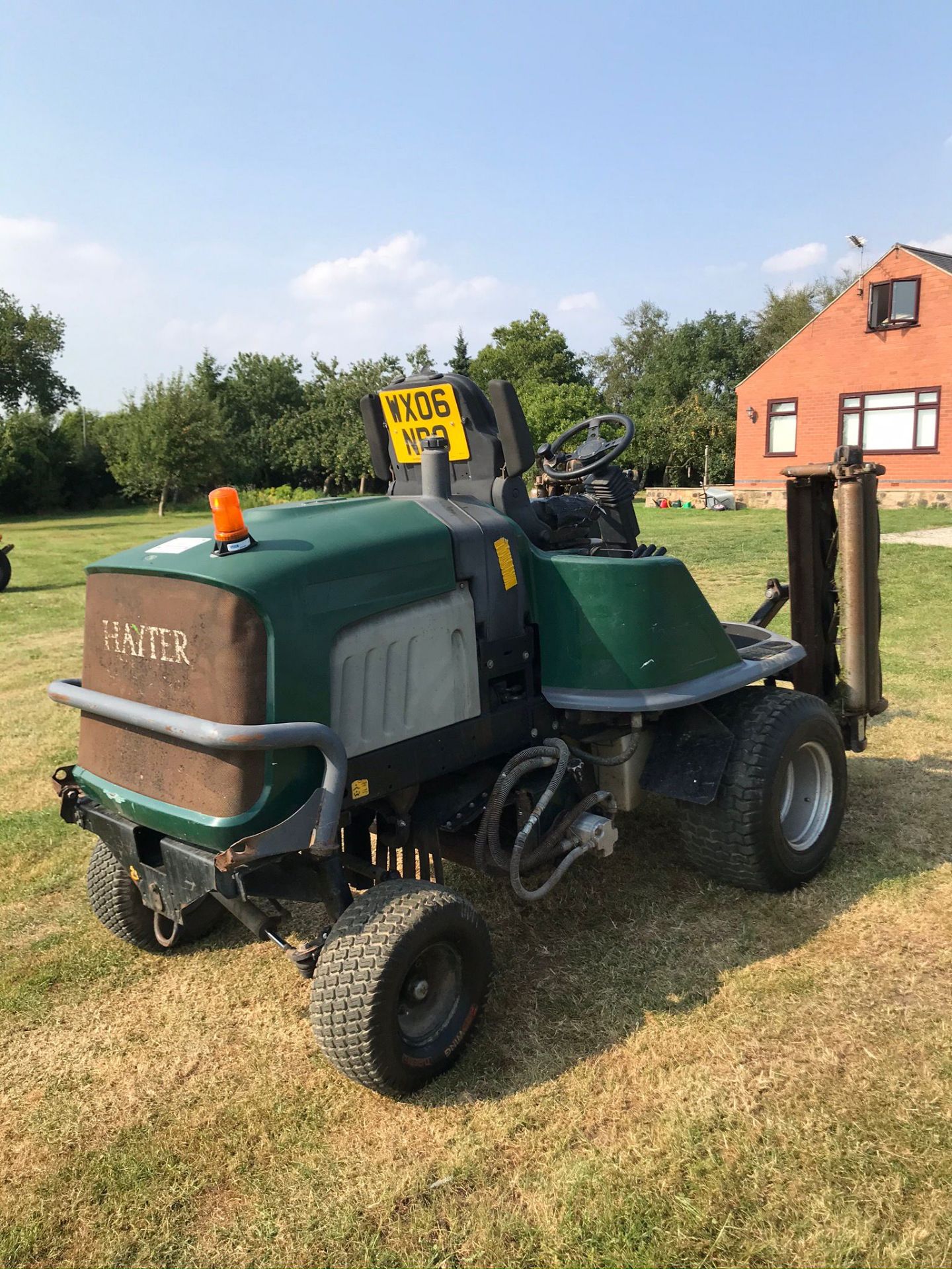 2006 HAYTER LT322 CYLINDER MOWER, RUNS DRIVES AND CUTS, SHOWING A LOW AND GENUINE 3348 HOURS - Image 11 of 13