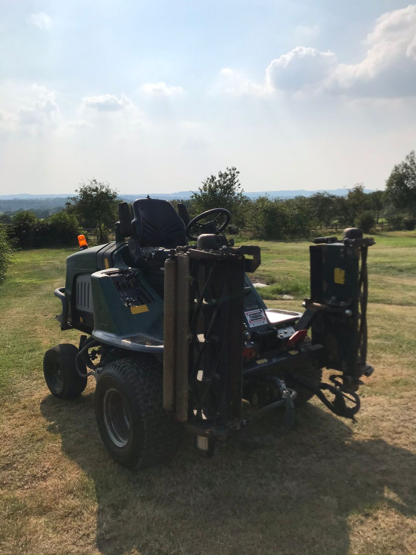 2006 HAYTER LT322 CYLINDER MOWER, RUNS DRIVES AND CUTS, SHOWING A LOW AND GENUINE 3348 HOURS - Image 8 of 13