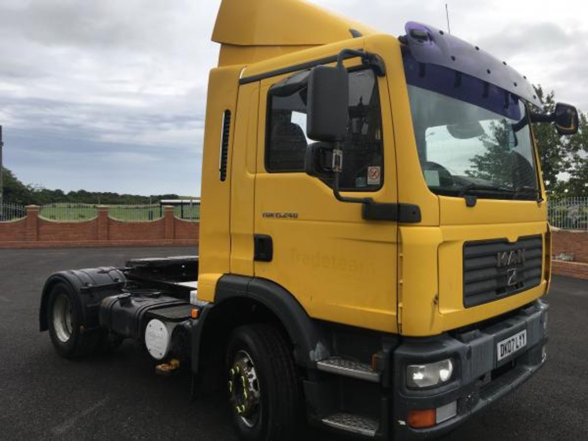 2007 MAN TGM 15.240 4x2 URBAN TRACTOR UNIT, AUTO GEARBOX, AIR SUSPENSION, GOOD CONDITION *PLUS VAT* - Image 2 of 7