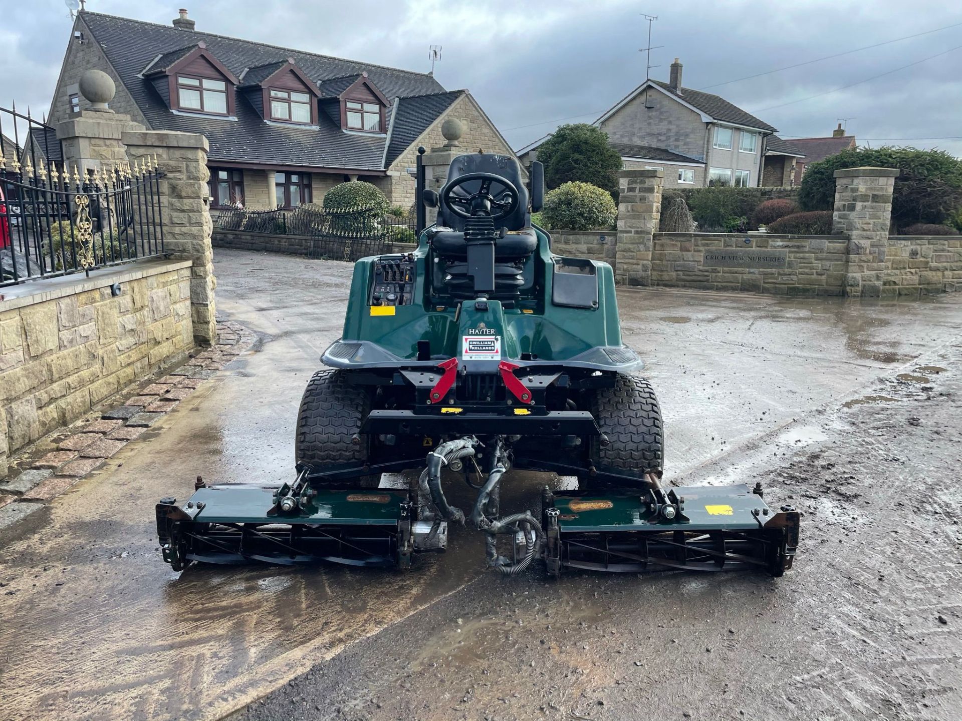 2006 HAYTER LT322 CYLINDER MOWER, RUNS DRIVES AND CUTS, SHOWING A LOW AND GENUINE 3348 HOURS - Image 2 of 13