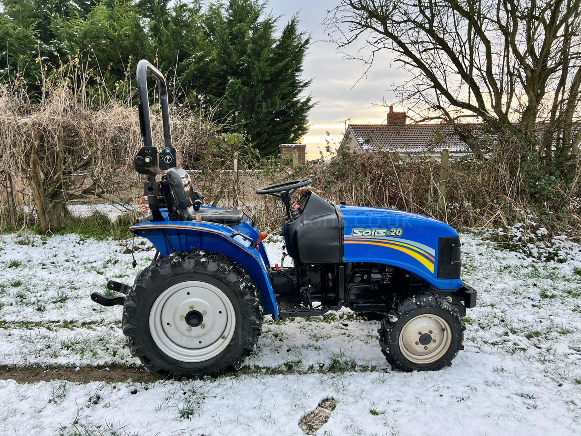 2016 SOLIS 20 4WD COMPACT TRACTOR, RUNS DRIVES AND WORKS, SHOWING A LOW AND GENUINE 1246 HOURS - Image 8 of 13