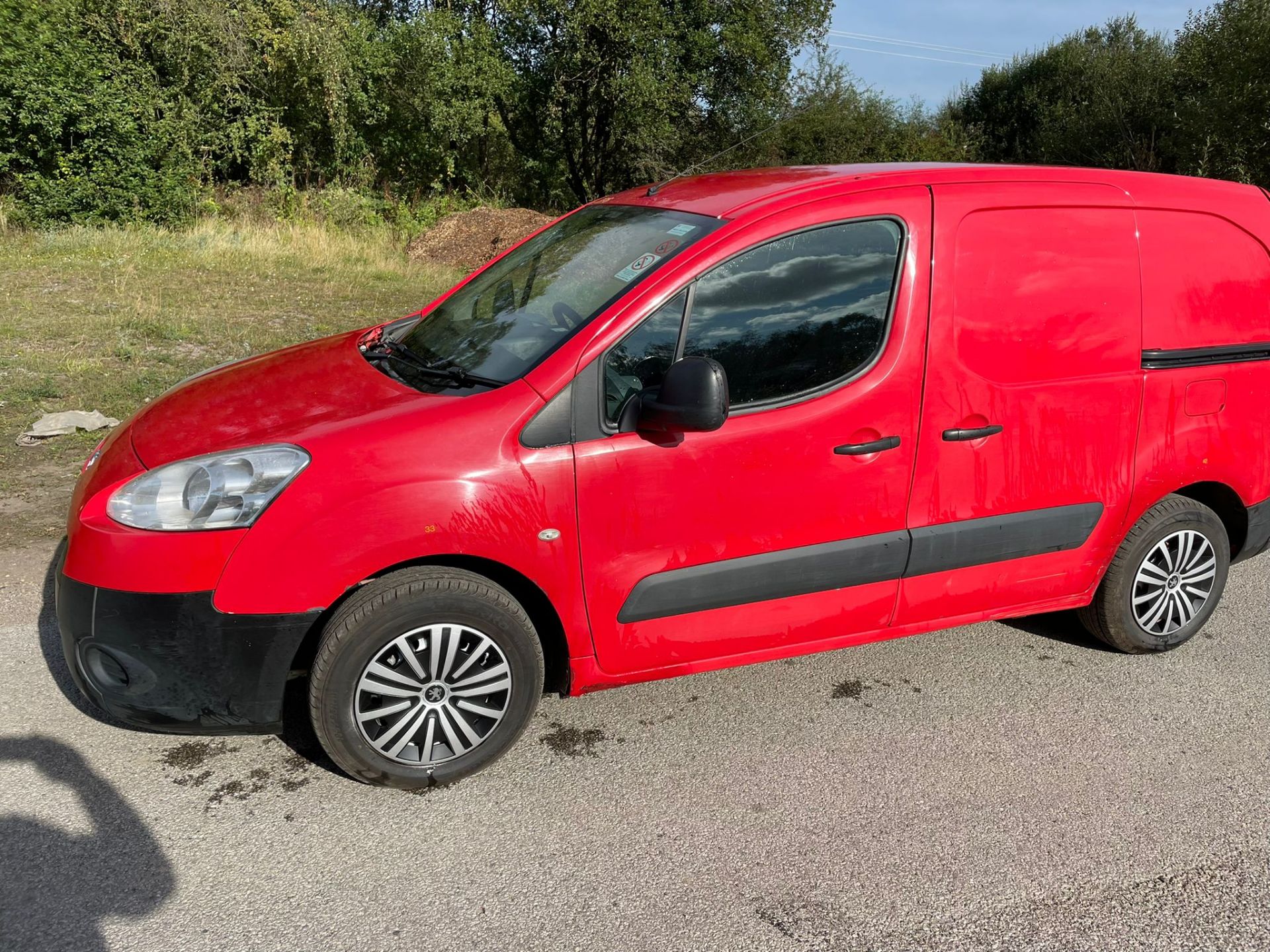 2012 PEUGEOT PARTNER 625 S L1 HDI RED PANEL VAN, 91,198 MILES, 1.6 DIESEL ENGINE *NO VAT* - Image 4 of 18