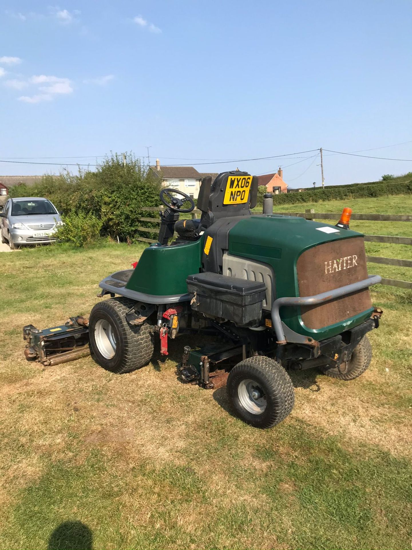 2006 HAYTER LT322 CYLINDER MOWER, RUNS DRIVES AND CUTS, SHOWING A LOW AND GENUINE 3348 HOURS - Image 10 of 13