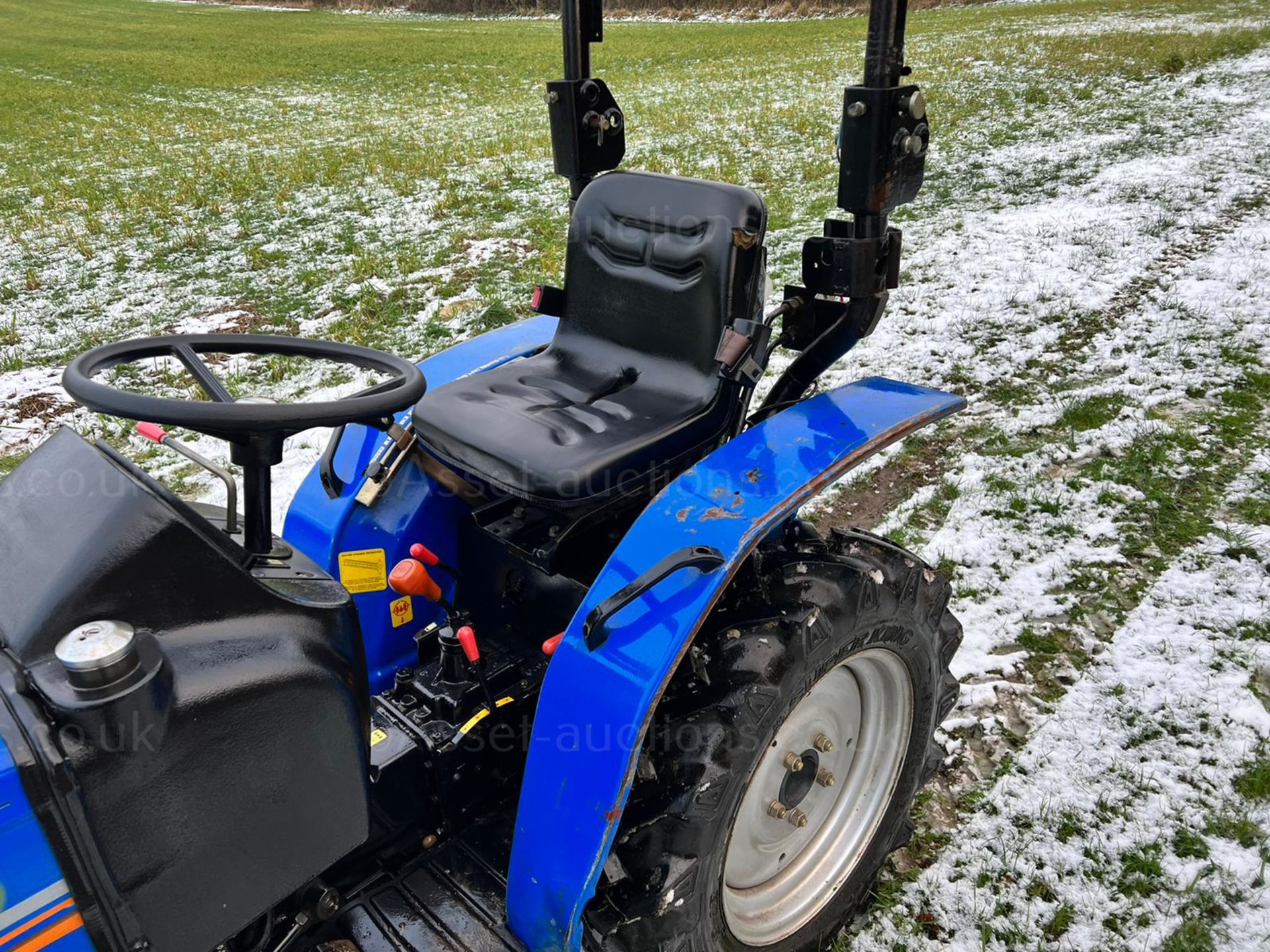 2016 SOLIS 20 4WD COMPACT TRACTOR, RUNS DRIVES AND WORKS, SHOWING A LOW AND GENUINE 1246 HOURS - Image 10 of 13
