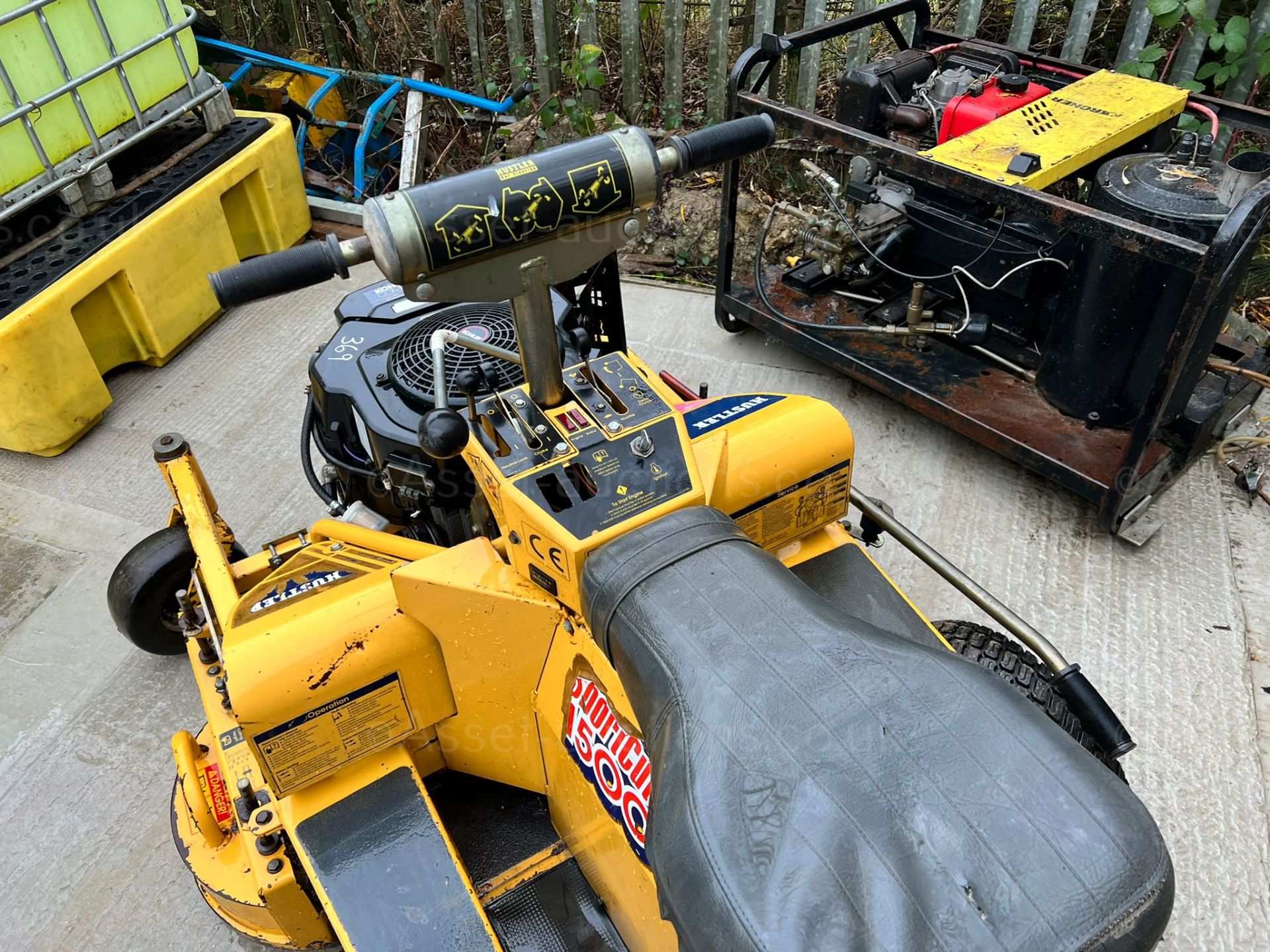 HUSTLER SHORTCUT 1500 48" SIT ON ZERO TURN MOWER, RUNS DRIVES AND DIGS, SHOWING A LOW 871 HOURS - Image 8 of 12