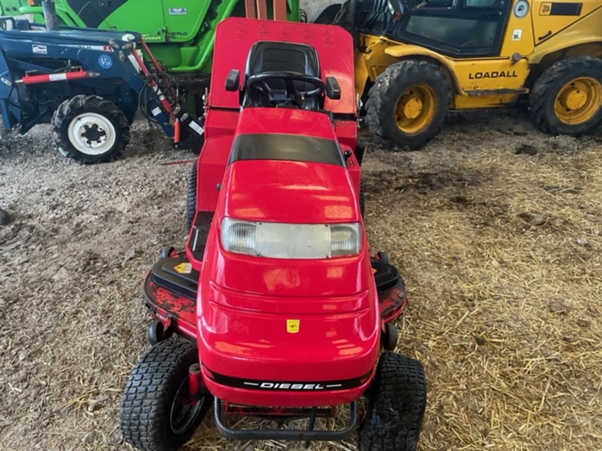 COUNTAX D1850 DIESEL RIDE ON MOWER, DECK LIFT WORKS, ELECTRIC TIPPING AND HEIGHT ADJUSTMENT WORKING - Image 2 of 4