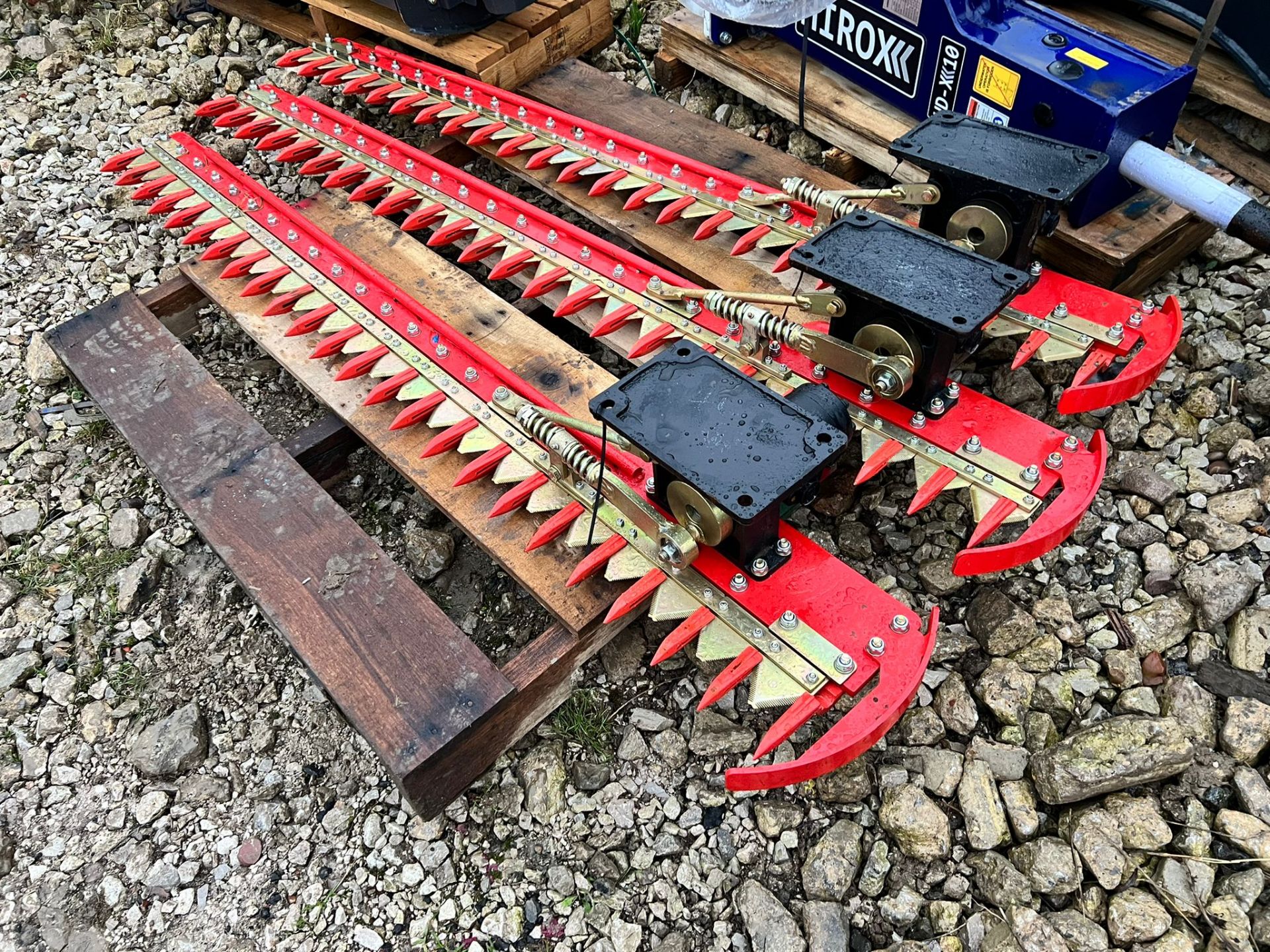 NEW AND UNUSED 1.8 METRE KUBOTA ORANGE HEDGE CUTTER / TRIMMERS, CUITABLE FOR 1-3 TON DIGGER - Image 3 of 9