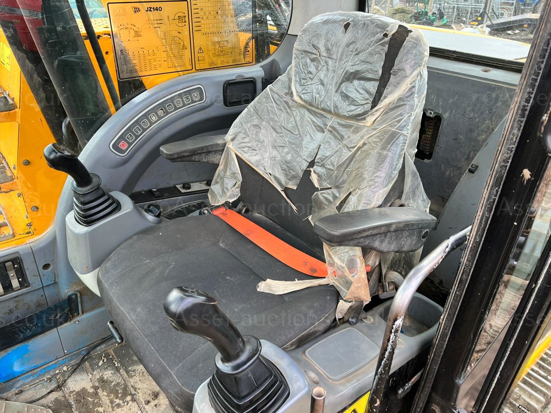 2008 JCB JZ140LC 15 TON STEEL TRACKED EXCAVATOR, RUNS DRIVES AND DIGS, SHOWING 9815 HOURS *PLUS VAT* - Image 16 of 30