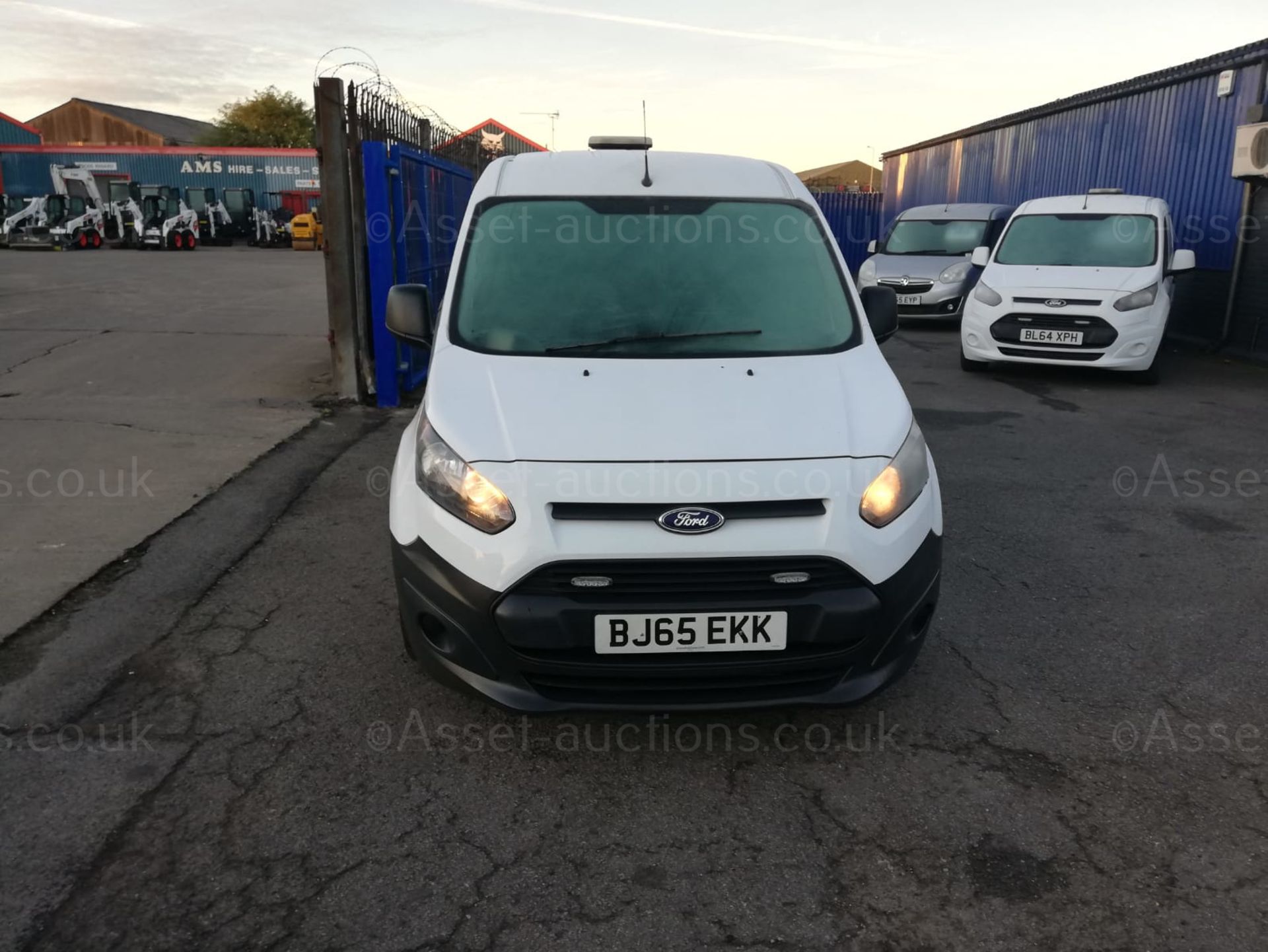 2015/65 FORD TRANSIT CONNECT 200 ECONETIC WHITE PANEL VAN, 132K MILES, 1.5 DIESEL *PLUS VAT* - Image 2 of 9