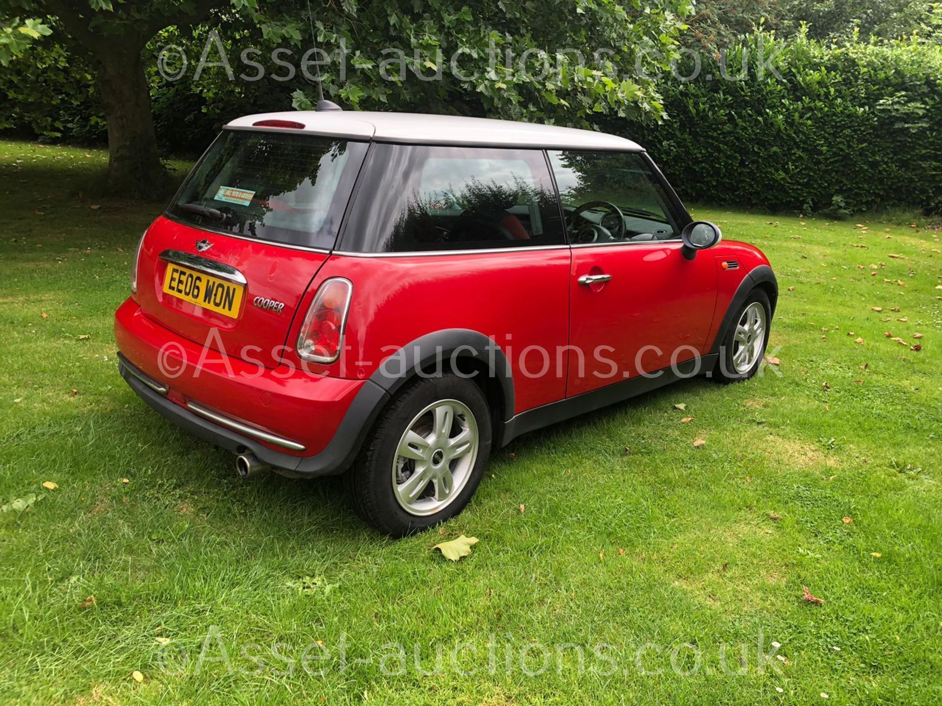 2006 MINI COOPER RED 3 DOOR HATCHBACK, 1.6 PETROL ENGINE, 113,523 MILES *NO VAT* - Image 7 of 12