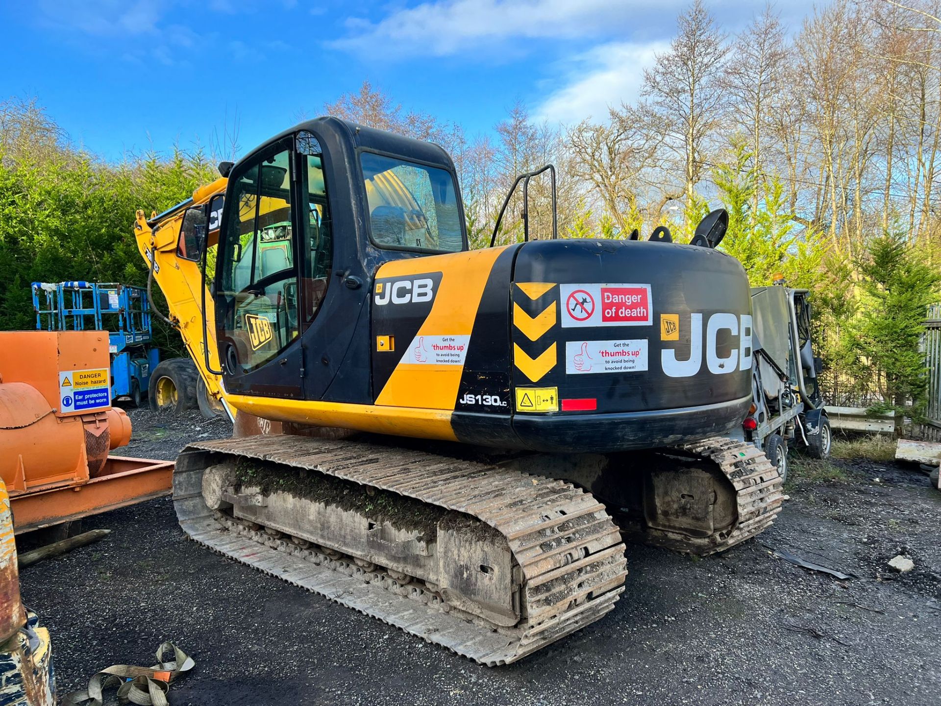 2007 JCB JS130LC 13 TON EXCAVATOR, RUNS DRIVES AND DIGS, SHOWING A LOW AND GENUINE 7787 HOURS - Image 3 of 14