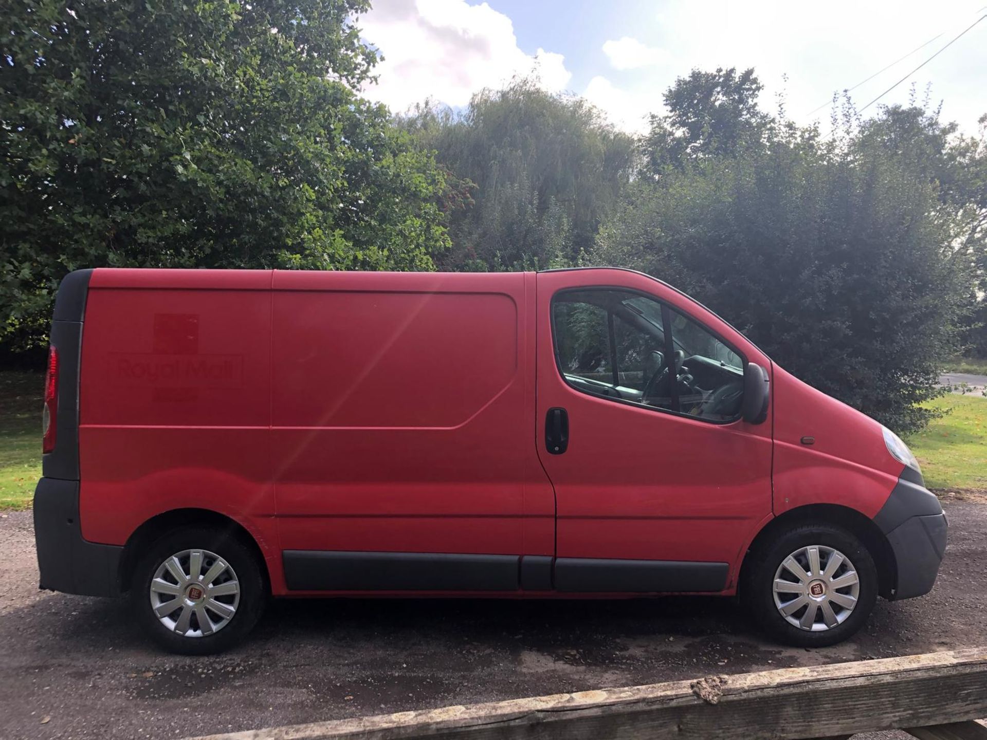 2009/59 VAUXHALL VIVARO 2700 CDTI SWB RED PANEL VAN, 154,370 MILES, 2.0 DIESEL *PLUS VAT* - Image 7 of 13