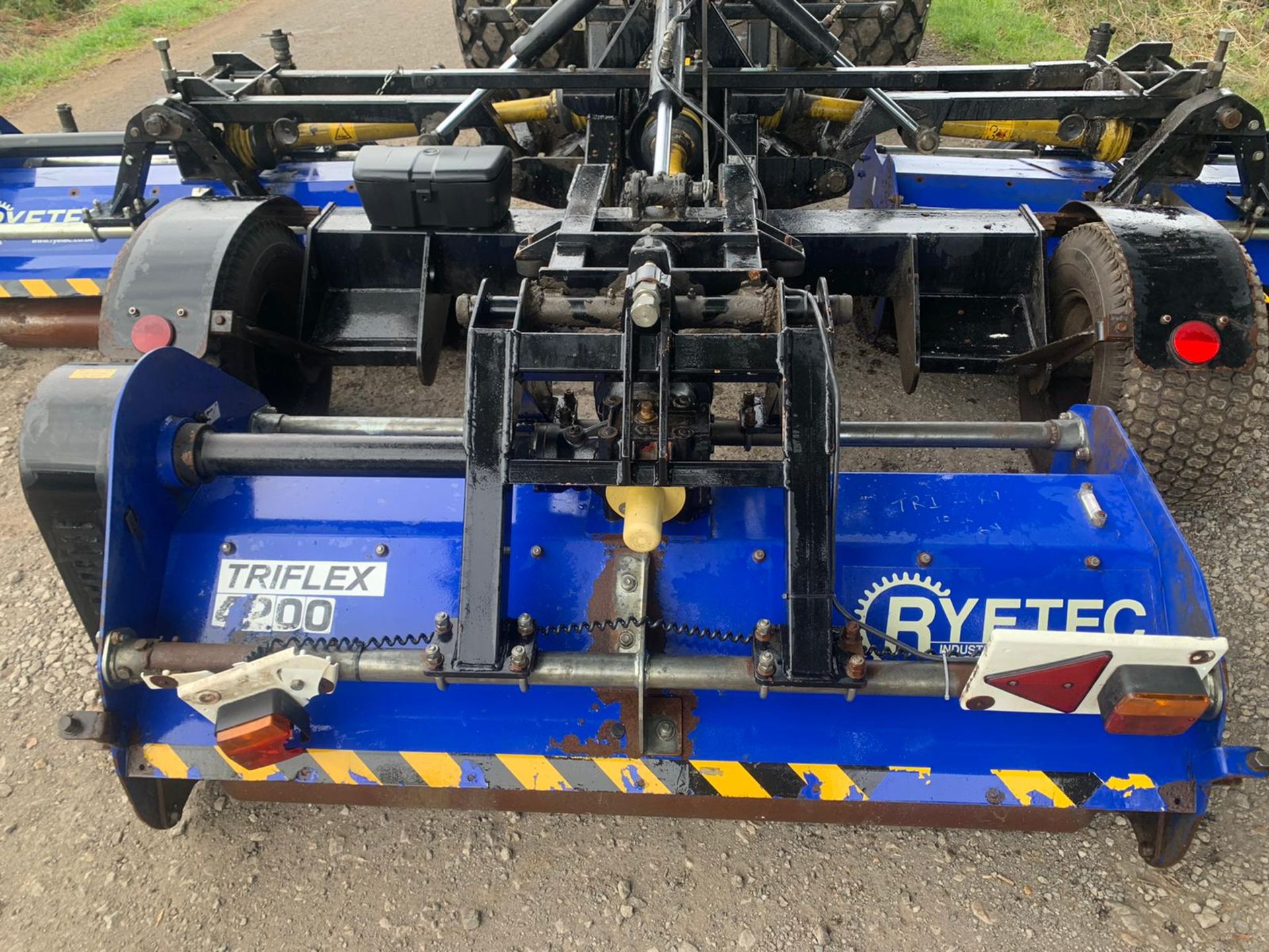 RYETEC TRIFLEX 4200 TOWBEHIND FLAIL 3 GANG MOWER, IN WORKING ORDER, PTO DRIVEN *PLUS VAT* - Image 6 of 15