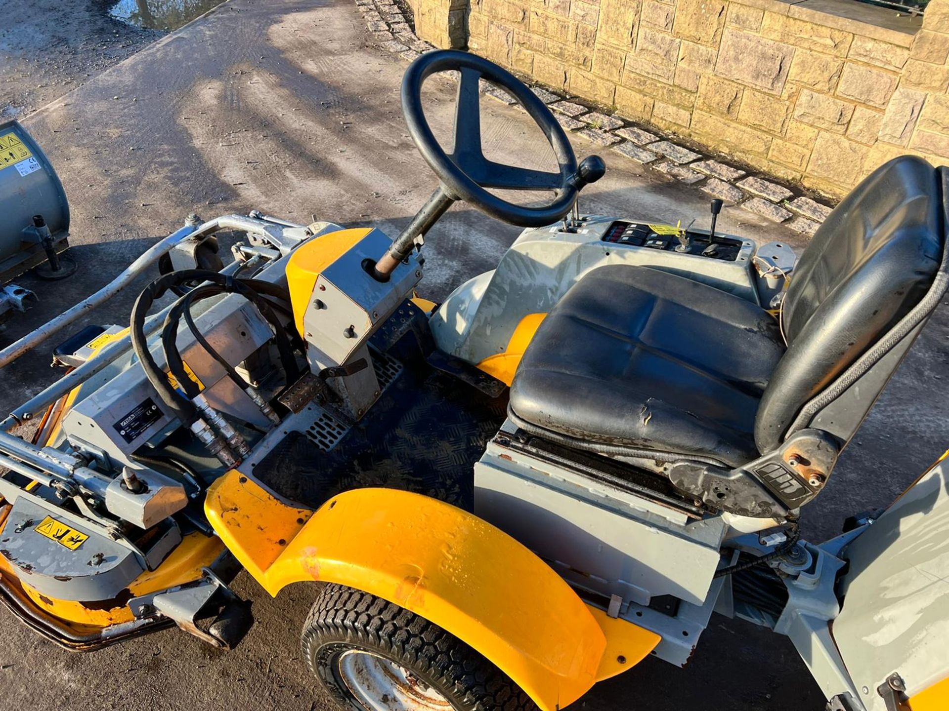 2008 STIGA TITAN 26H DIESEL COMMERCIAL RIDE ON MOWER WITH STIGA SB140 SNOW PLOUGH *PLUS VAT* - Image 7 of 14