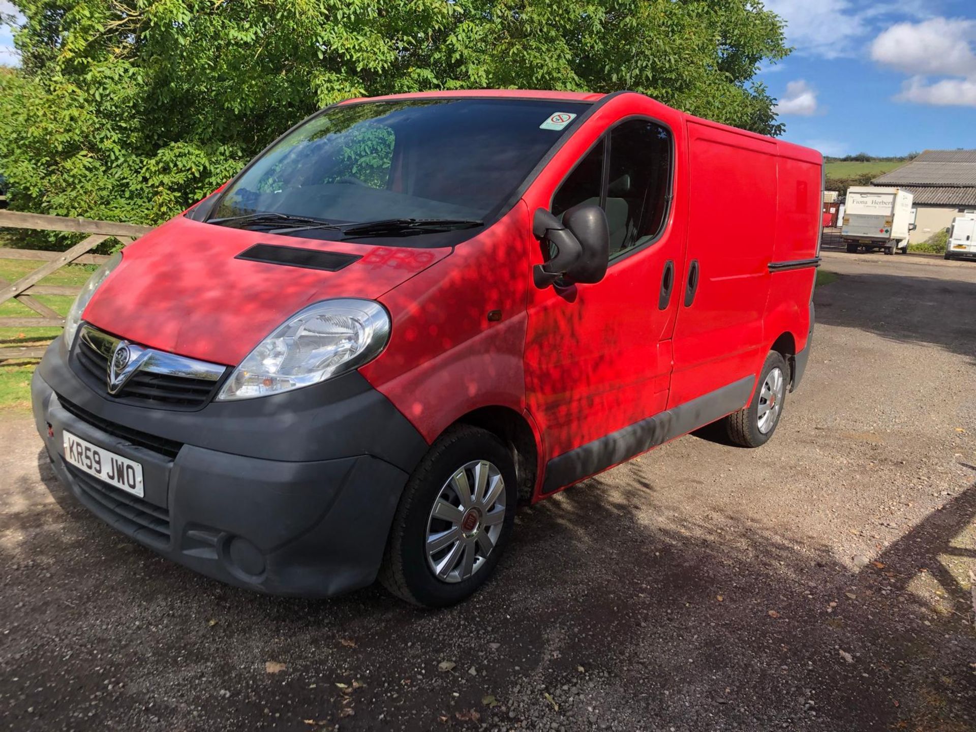 2009/59 VAUXHALL VIVARO 2700 CDTI SWB RED PANEL VAN, 154,370 MILES, 2.0 DIESEL *PLUS VAT* - Image 2 of 13