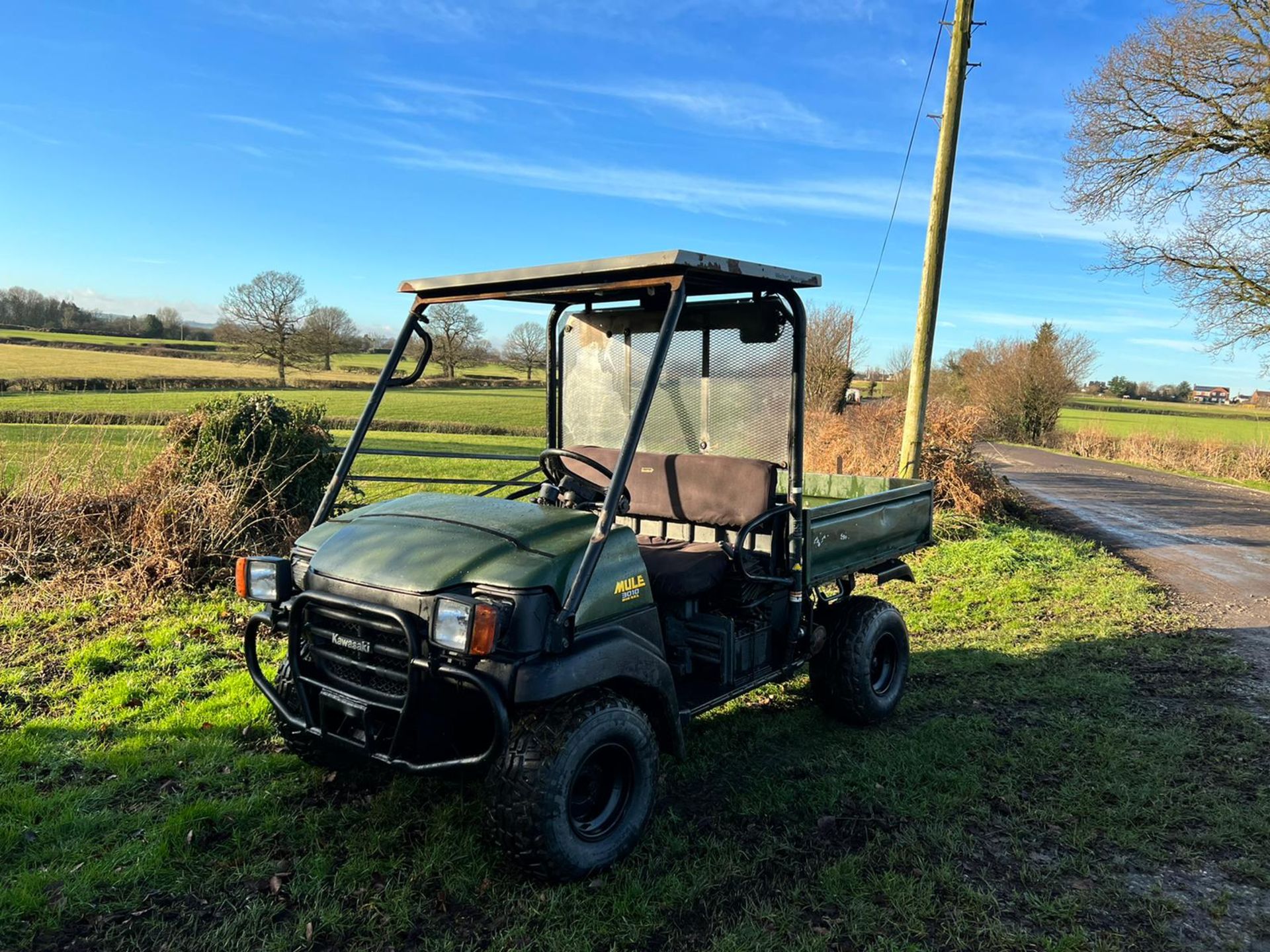 KAWASAKI MULE 3010 4WD BUGGI, RUNS AND DRIVES, SHOWING A LOW 2256 HOURS, ROAD REGISTERED *PLUS VAT* - Image 4 of 13