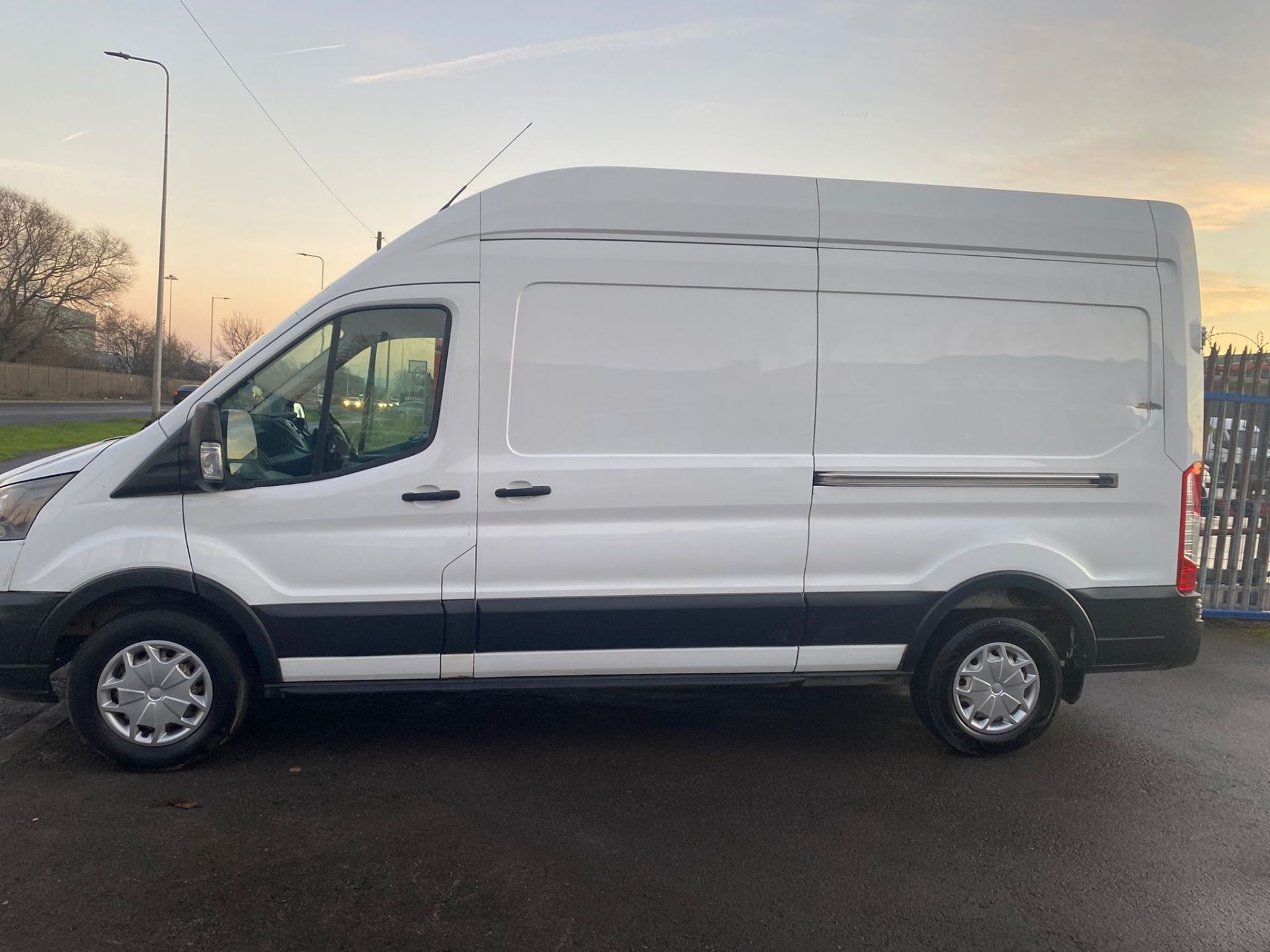 2017/66 FORD TRANSIT 350 2.0 EURO 6, 88K MILES WITH SERVICE HISTORY, ULEX COMPLIANT *PLUS VAT* - Image 3 of 11