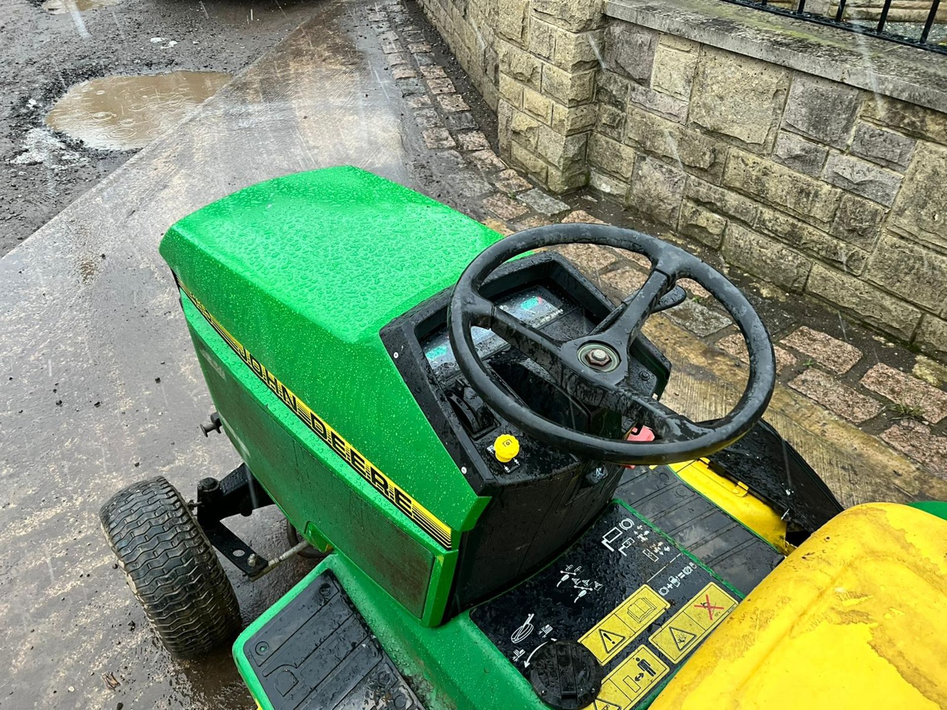 JOHN DEERE 415 COMPACT TRACTOR / RIDE ON MOWER, RUNS DRIVES AND CUTS, 1129 HOURS *PLUS VAT* - Image 7 of 8