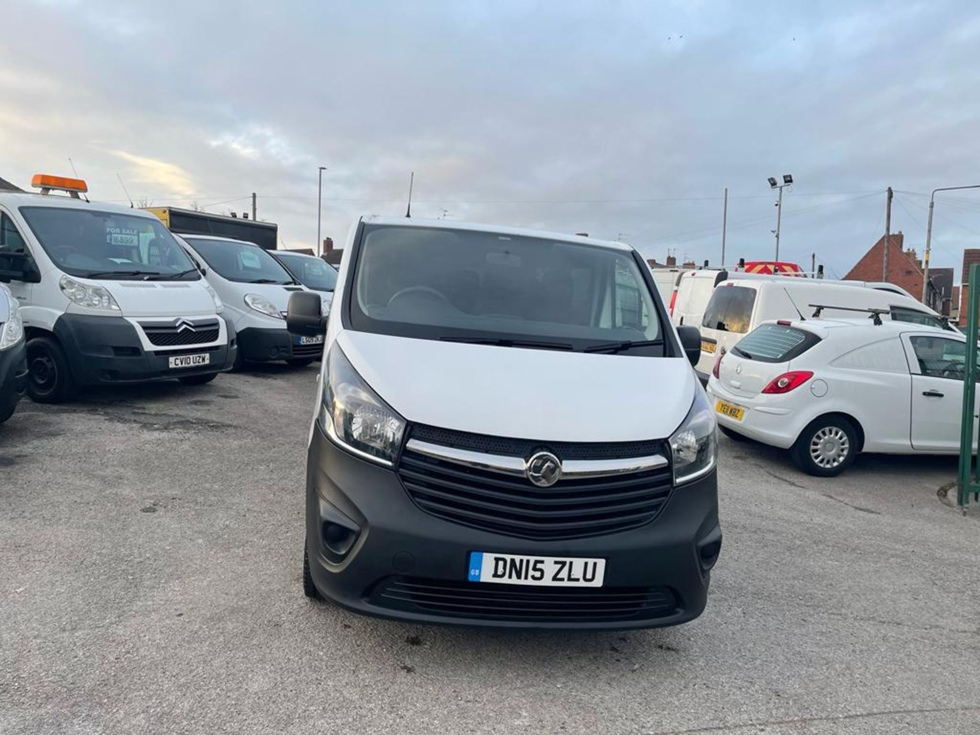 2015 VAUXHALL VIVARO CDTI WHITE 9 SEATER MPV, 1.6 DIESEL ENGINE, 85,736 MILES *NO VAT* - Image 2 of 14