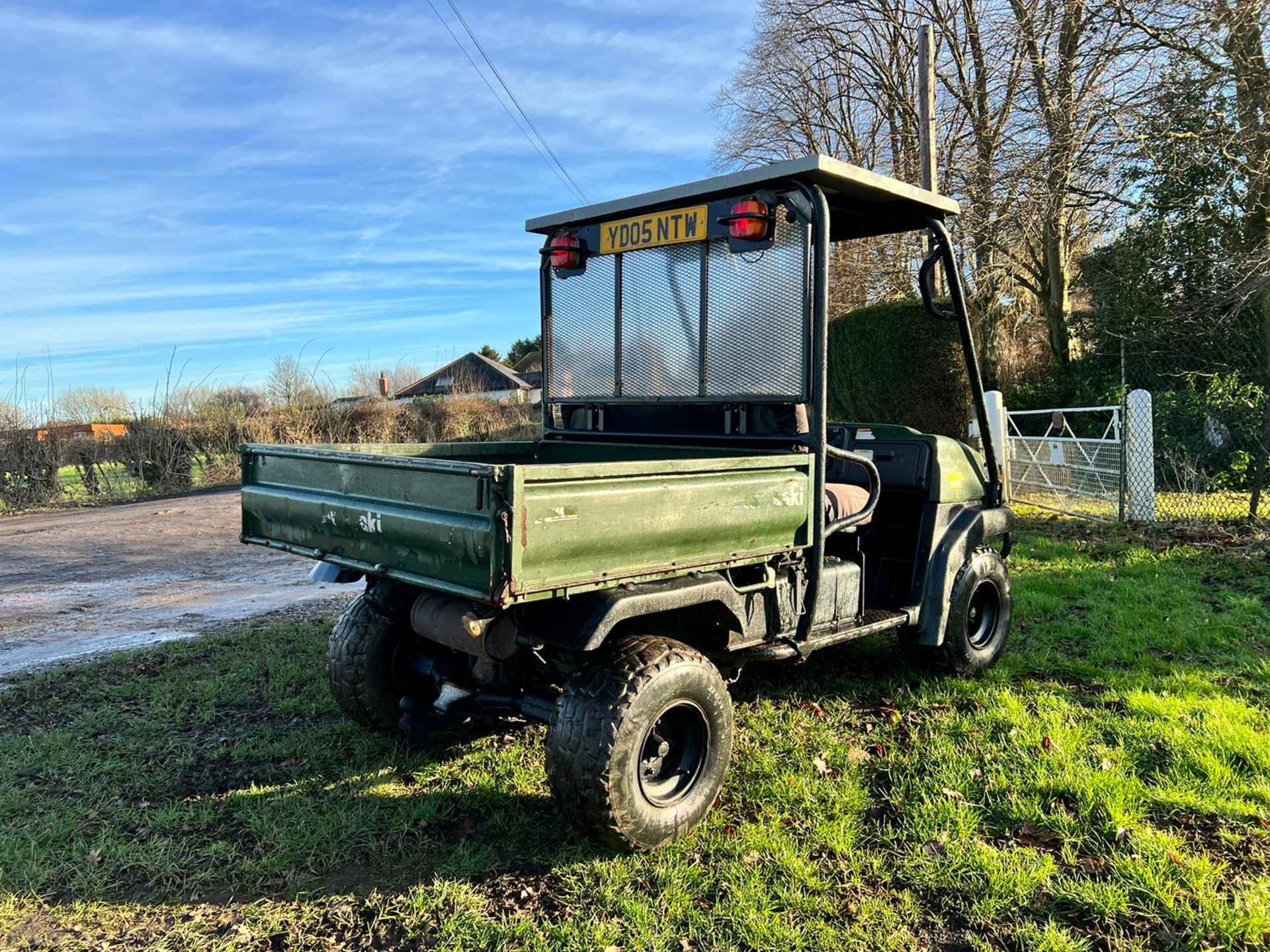 KAWASAKI MULE 3010 4WD BUGGI, RUNS AND DRIVES, SHOWING A LOW 2256 HOURS, ROAD REGISTERED *PLUS VAT* - Image 8 of 13