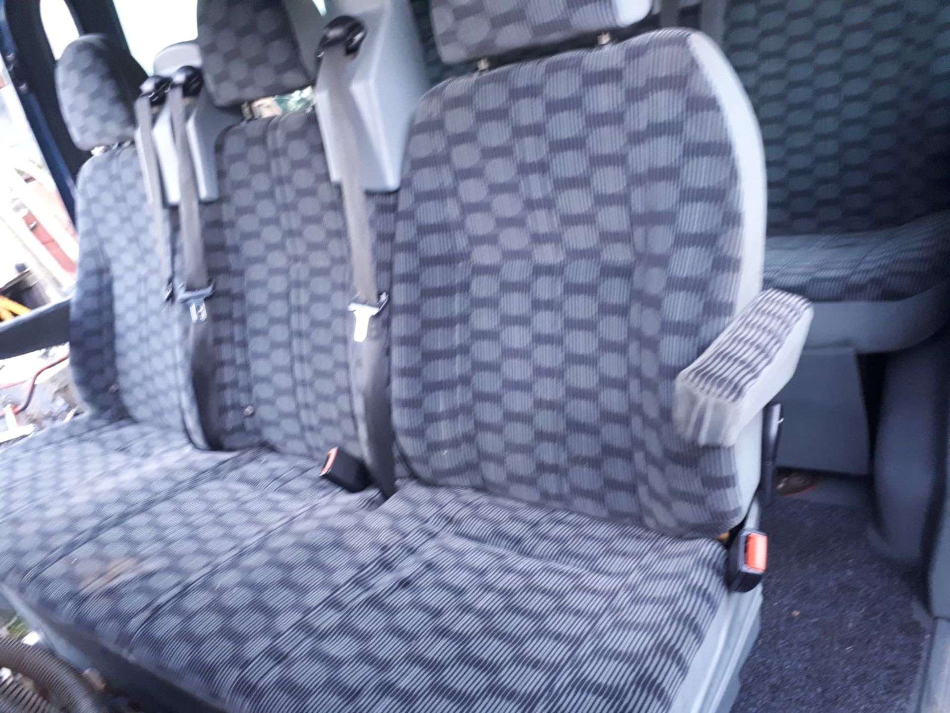 2007 FORD TRANSIT TOURNEO GLX 130 BLUE MINIBUS, 177K MILES, 2.2 DIESEL ENGINE *NO VAT* - Image 5 of 9