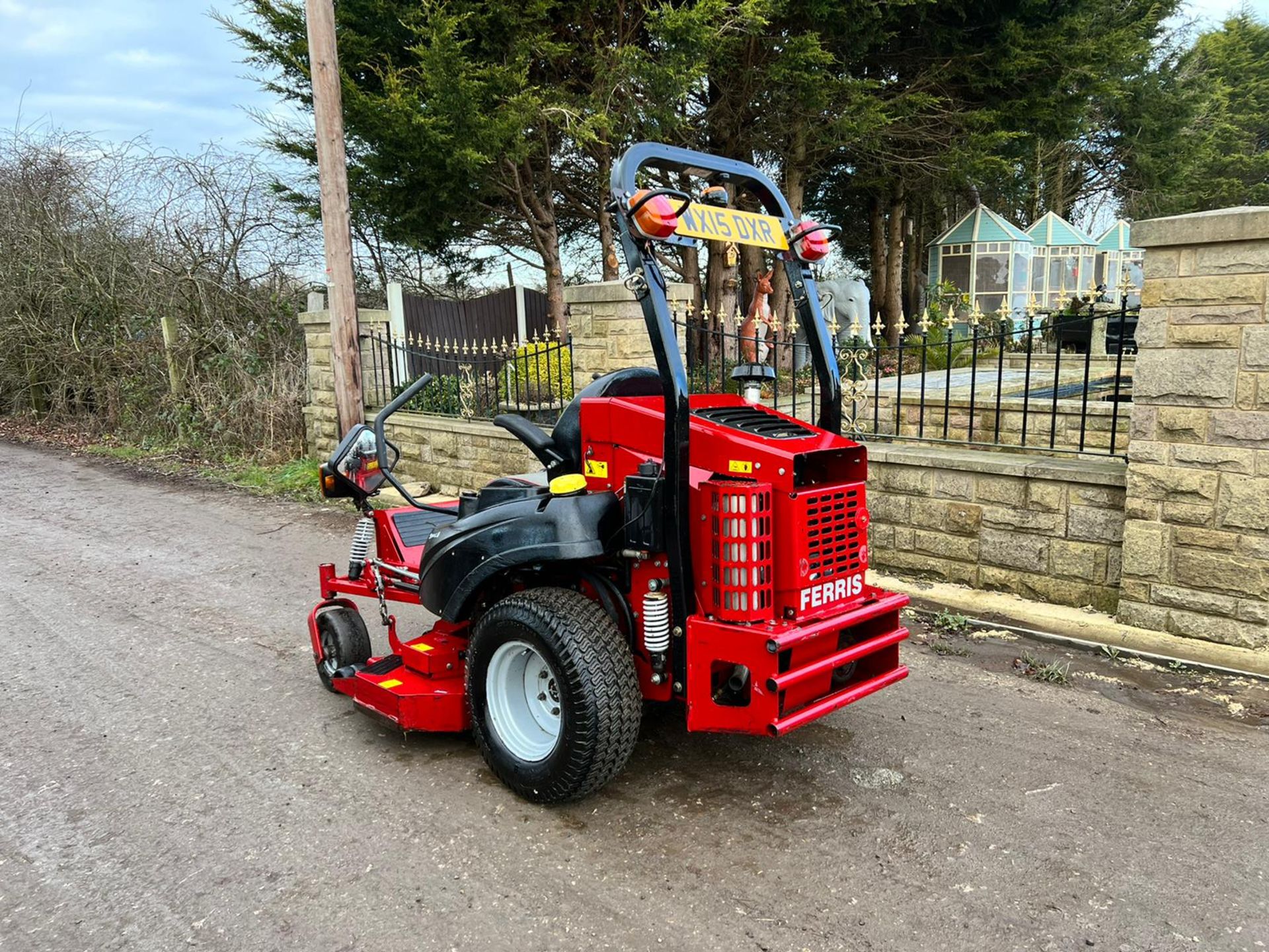 2015 FERRIS IS2500Z ZERO TURN MOWER, RUNS DRIVES AND DIGS, SHOWING A LOW 1134 HOURS *PLUS VAT* - Image 4 of 14