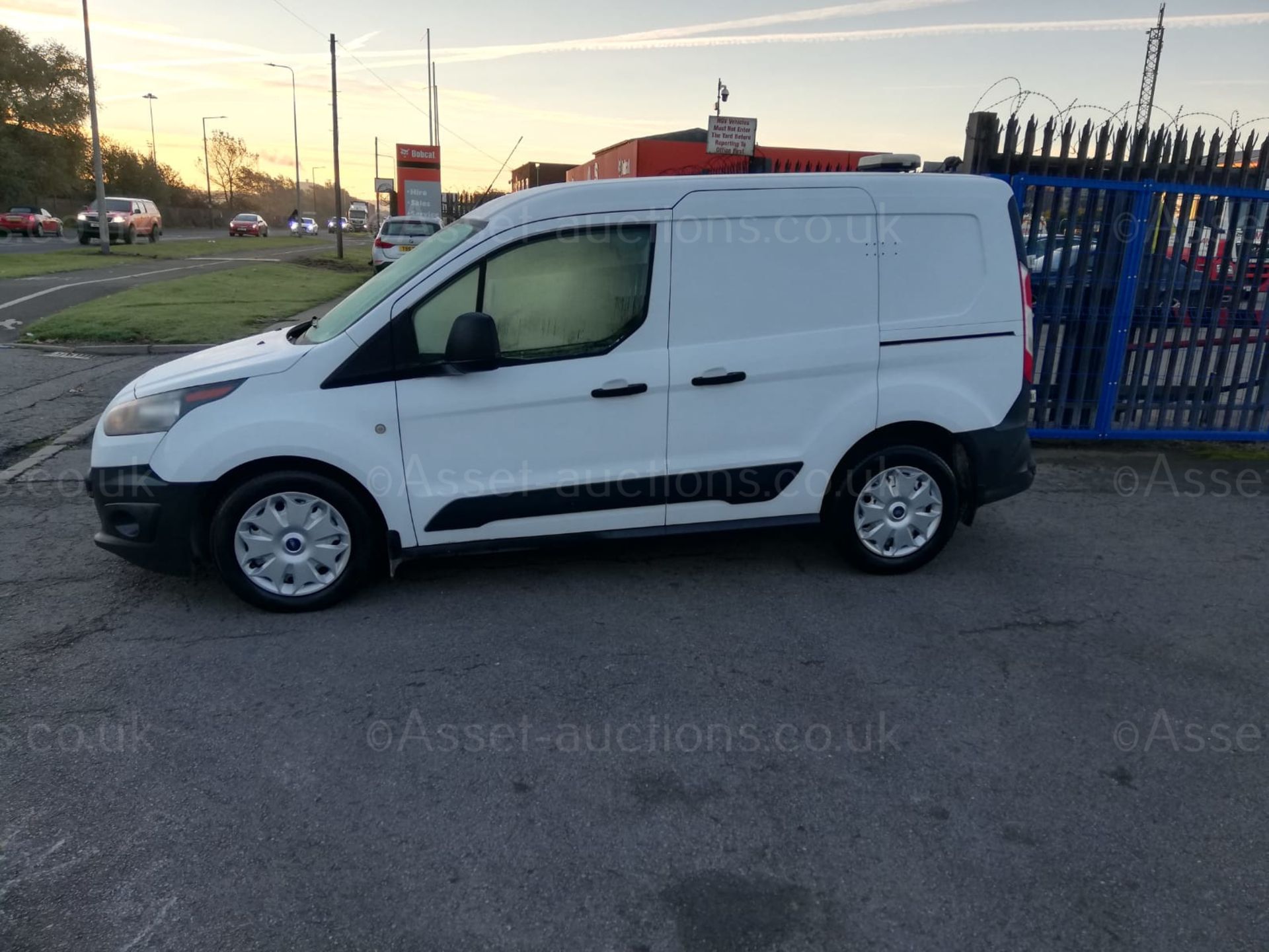 2015/65 FORD TRANSIT CONNECT 200 ECONETIC WHITE PANEL VAN, 132K MILES, 1.5 DIESEL *PLUS VAT* - Image 4 of 9