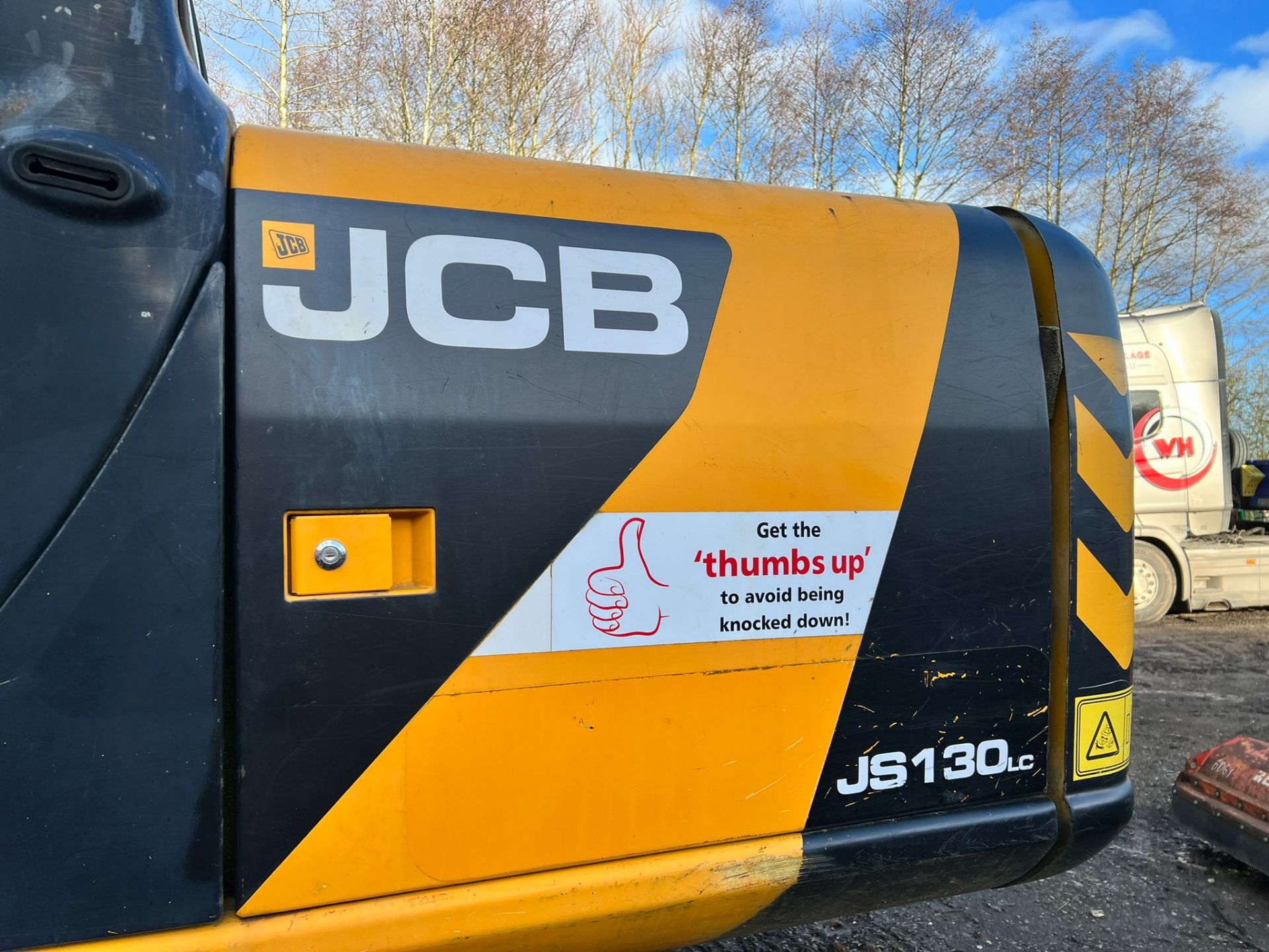 2007 JCB JS130LC 13 TON EXCAVATOR, RUNS DRIVES AND DIGS, SHOWING A LOW AND GENUINE 7787 HOURS - Image 7 of 14
