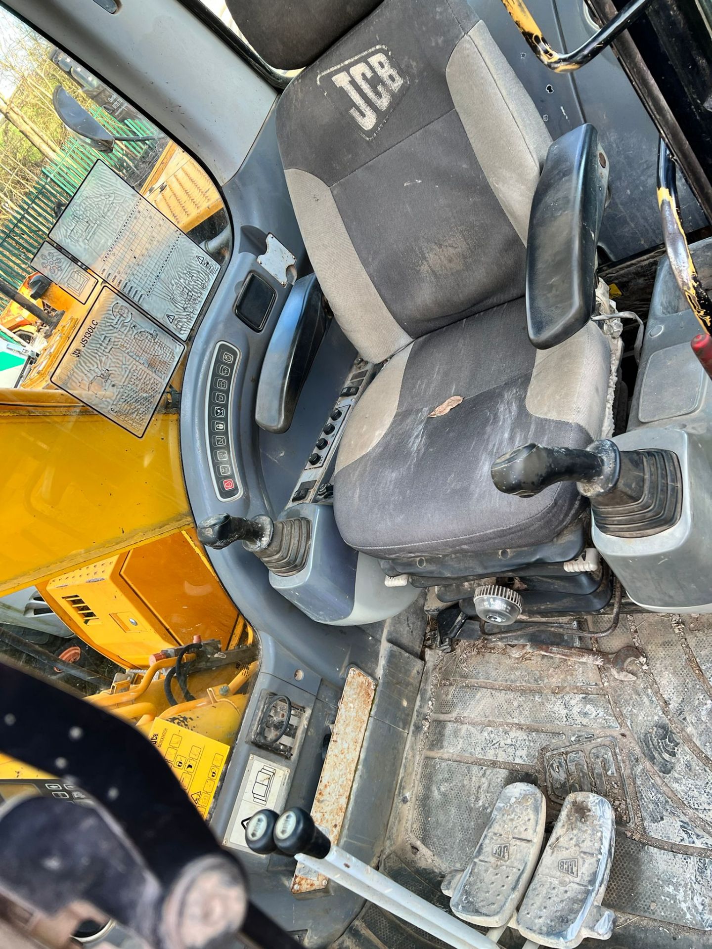 2007 JCB JS130LC 13 TON EXCAVATOR, RUNS DRIVES AND DIGS, SHOWING A LOW AND GENUINE 7787 HOURS - Image 13 of 14