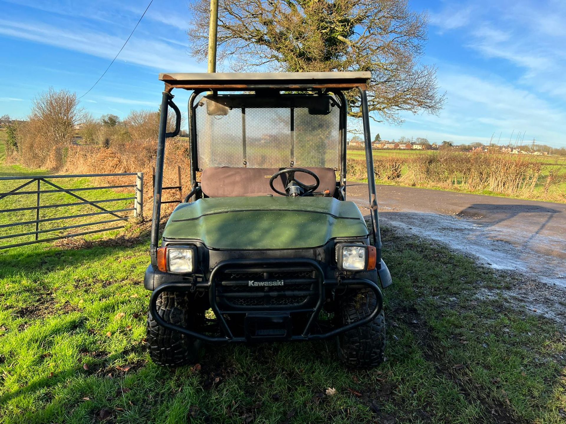 KAWASAKI MULE 3010 4WD BUGGI, RUNS AND DRIVES, SHOWING A LOW 2256 HOURS, ROAD REGISTERED *PLUS VAT* - Image 2 of 13