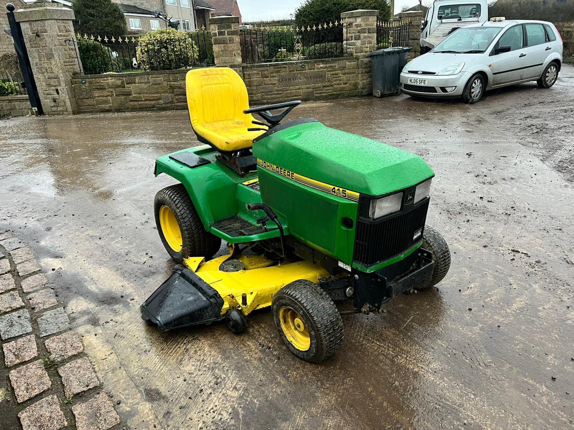 JOHN DEERE 415 COMPACT TRACTOR / RIDE ON MOWER, RUNS DRIVES AND CUTS, 1129 HOURS *PLUS VAT*