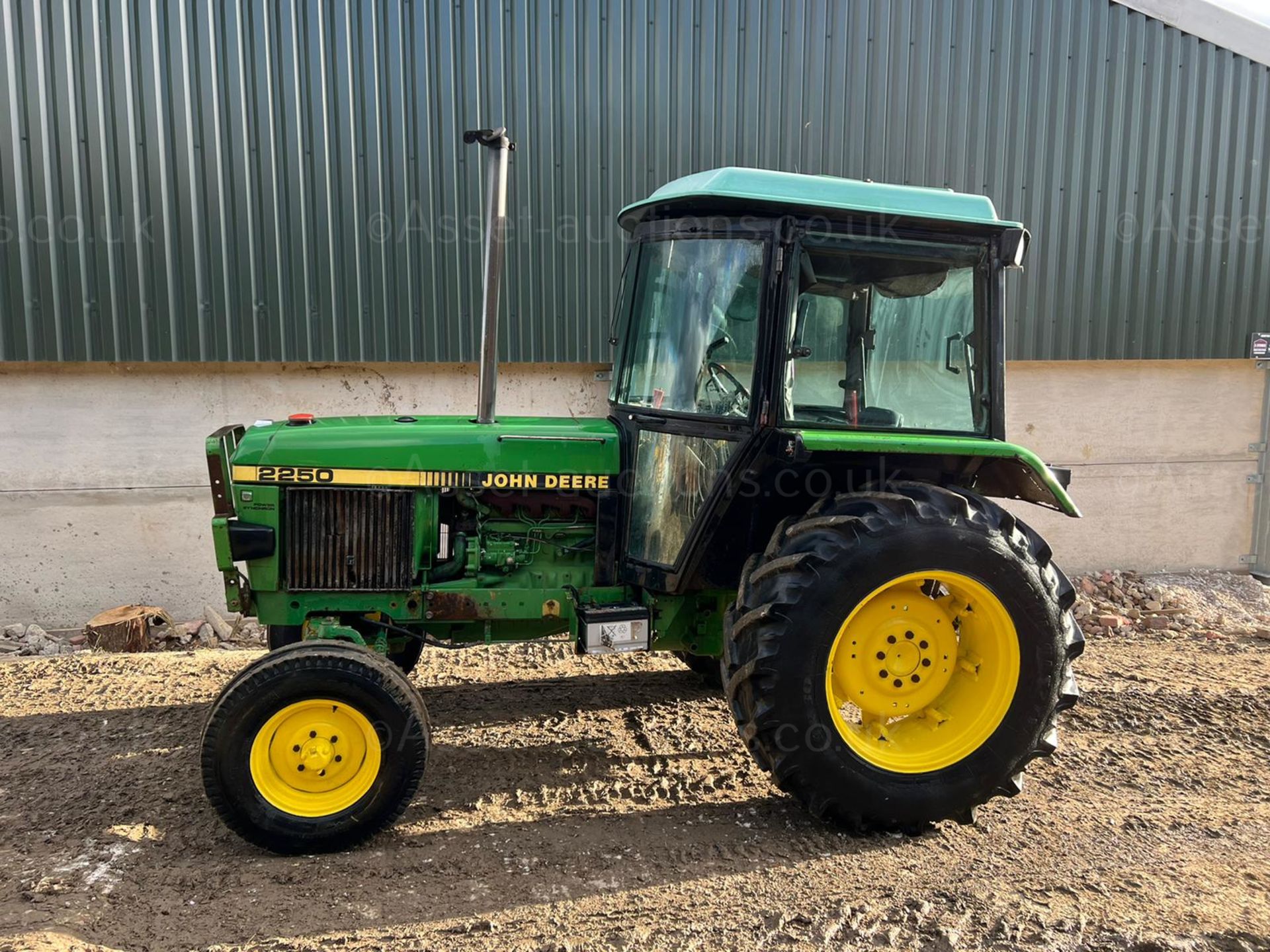 JOHN DEERE 2250 62hp TRACTOR, RUNS AND DRIVES, CABBED, 2 SPOOLS *PLUS VAT* - Image 3 of 11
