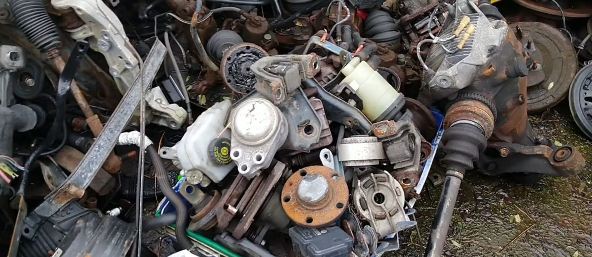 MASSIVE BULK LOT OF 45 ENGINES, 45 GEARBOXES, 300 WHEELS/TYRES, AND MANY MORE CAR PARTS *NO VAT* - Image 27 of 29