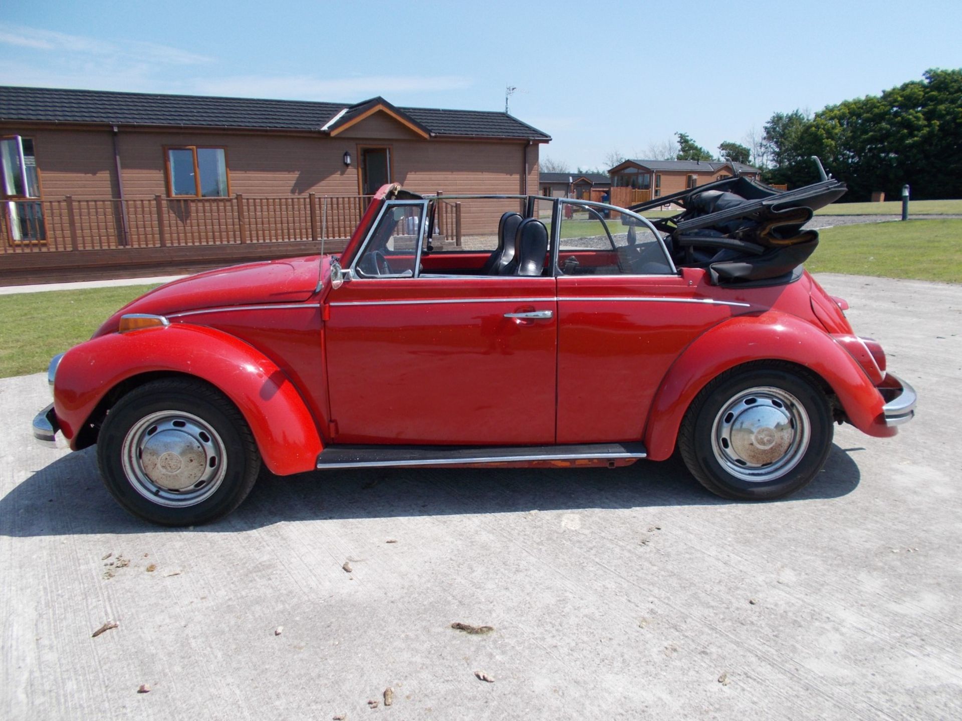 1972 (K) VOLKSWAGEN BEETLE CONVERTIBLE, 1600 TWIN PORT ENGINE, 4 SPEED MANUAL GEARBOX, LHD *NO VAT* - Image 4 of 24