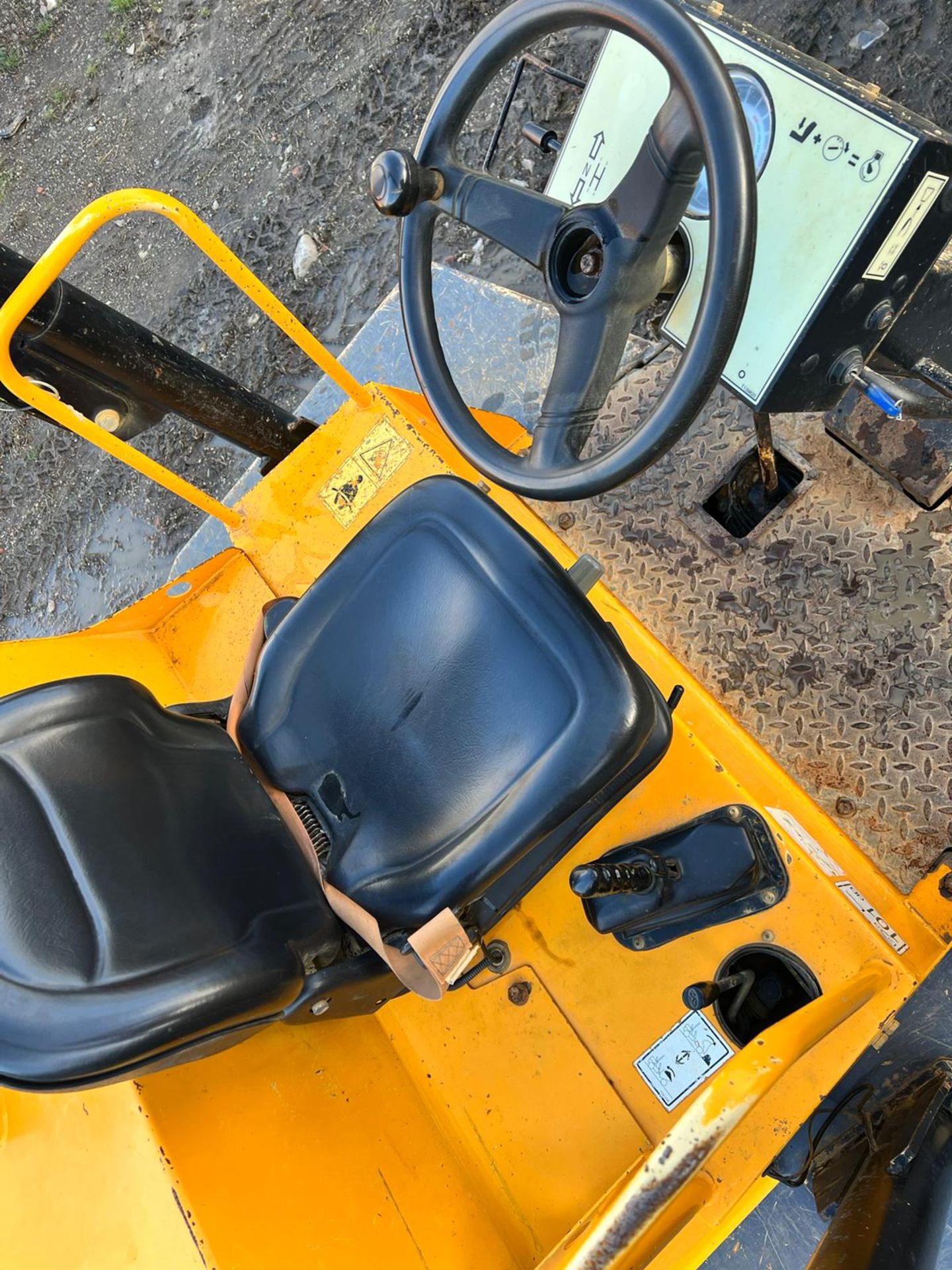 2017 MECALAC TA6 4WD 6 TON DUMPER, RUSN DRIVES AND TIPS, SHOWING A LOW 1273 HOURS *PLUS VAT* - Image 11 of 12