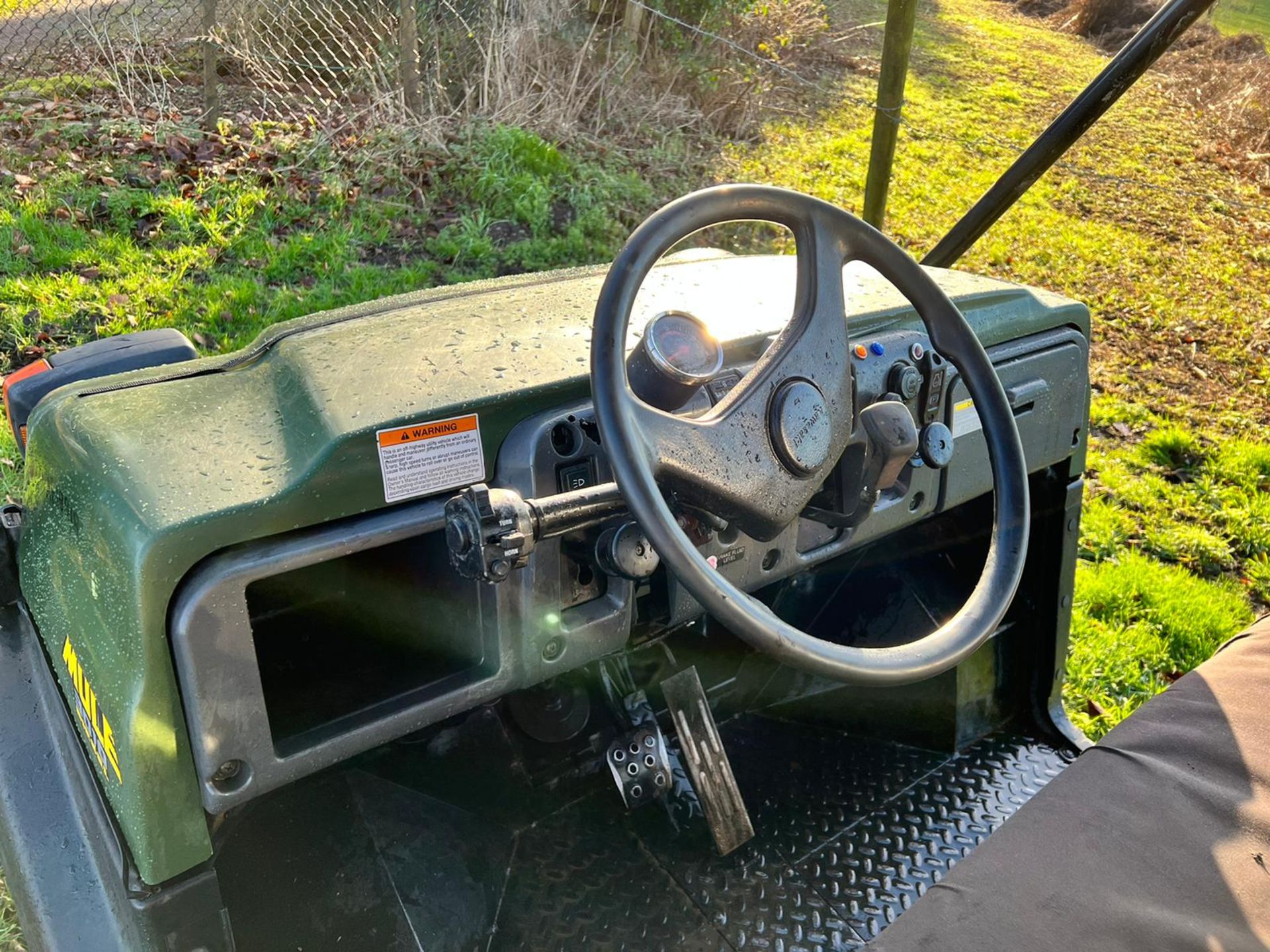 KAWASAKI MULE 3010 4WD BUGGI, RUNS AND DRIVES, SHOWING A LOW 2256 HOURS, ROAD REGISTERED *PLUS VAT* - Image 10 of 13