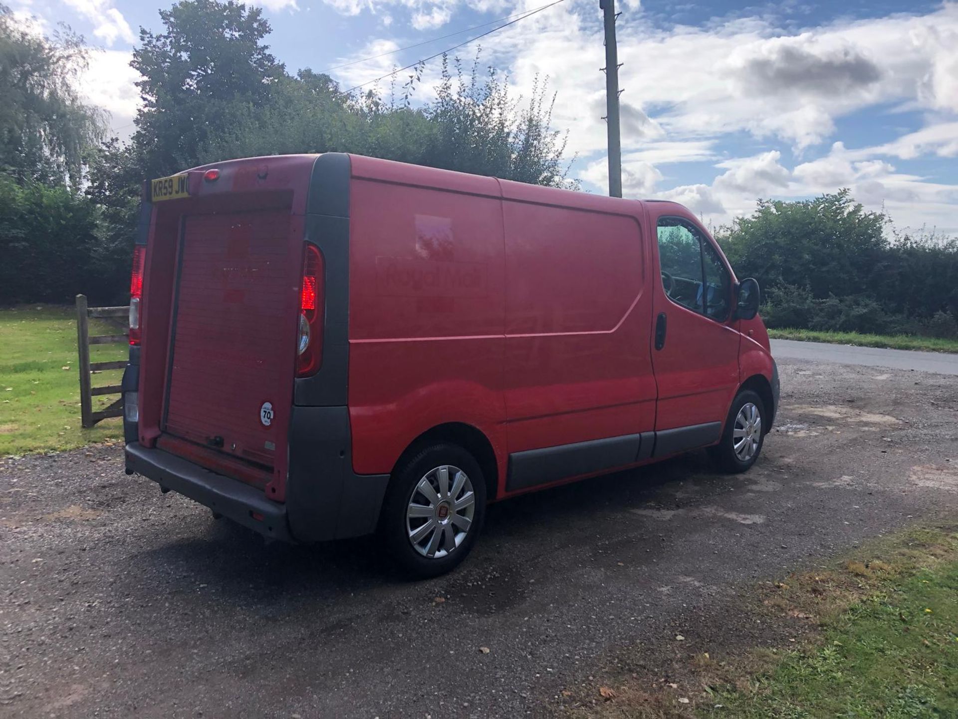 2009/59 VAUXHALL VIVARO 2700 CDTI SWB RED PANEL VAN, 154,370 MILES, 2.0 DIESEL *PLUS VAT* - Image 6 of 13