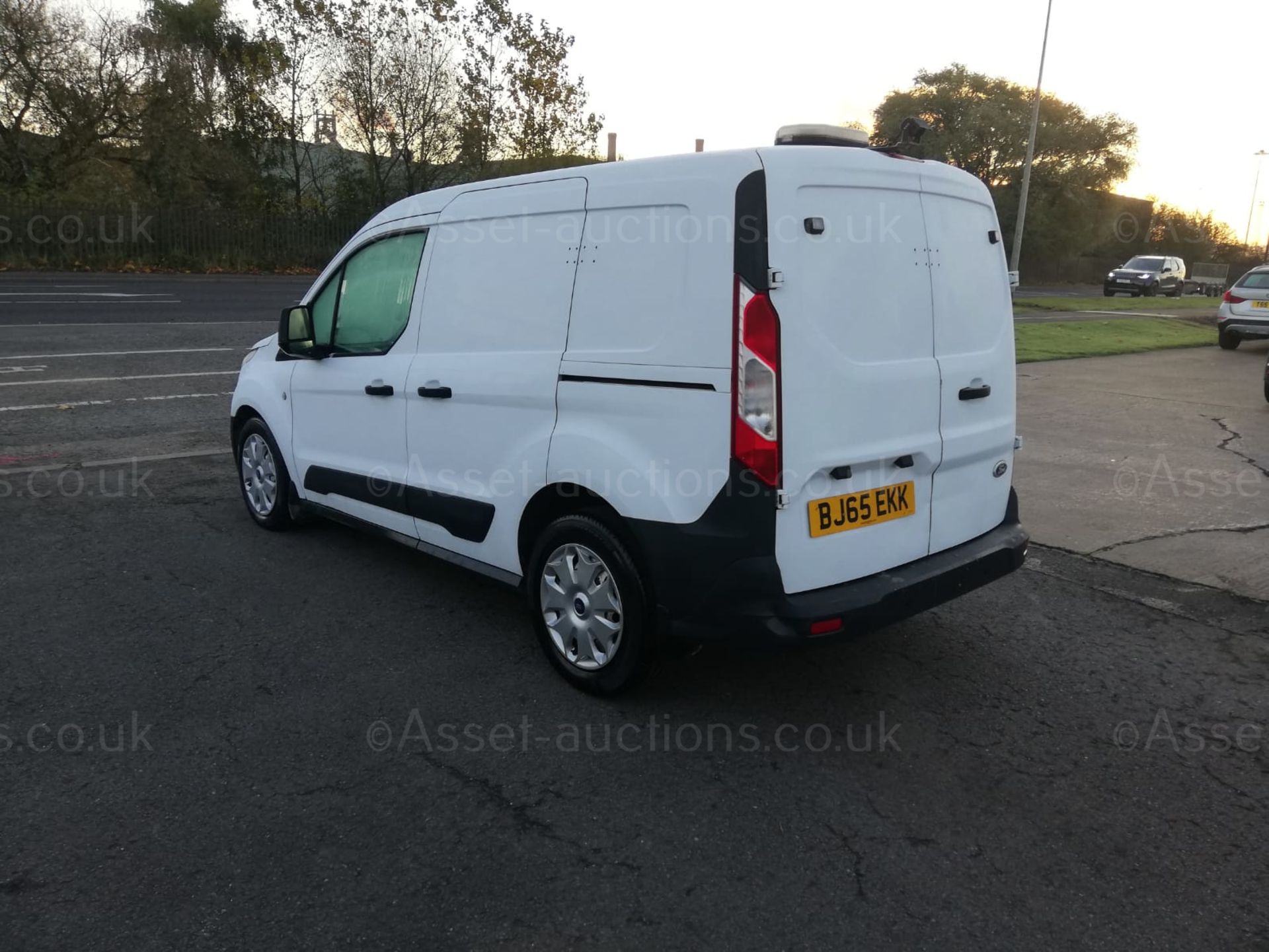 2015/65 FORD TRANSIT CONNECT 200 ECONETIC WHITE PANEL VAN, 132K MILES, 1.5 DIESEL *PLUS VAT* - Image 5 of 9