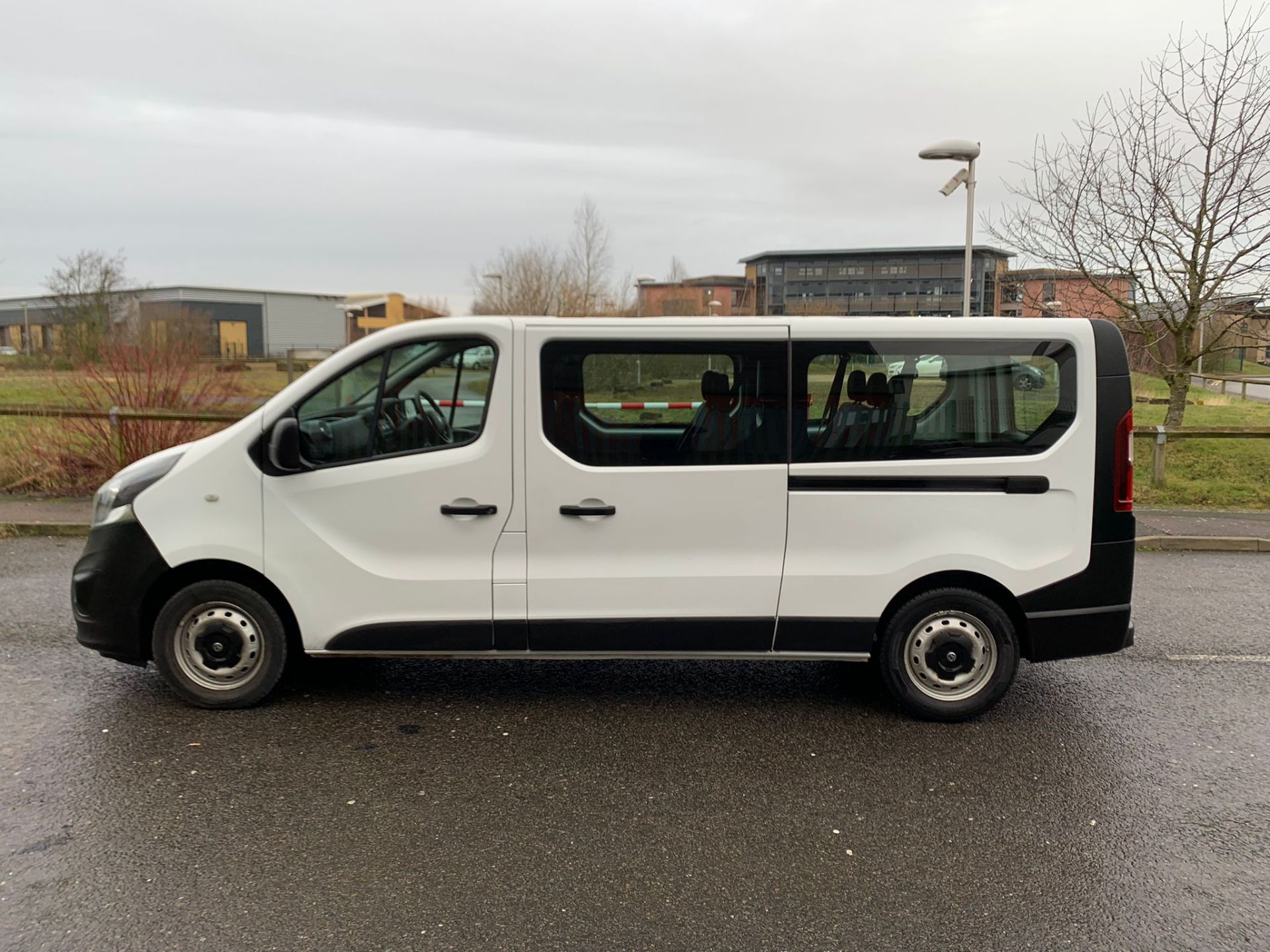 2015 VAUXHALL VIVARO COMBI CDTI S/S WHITE 9 SEATER MPV, 110,167 MILES, 1.6 DIESEL *NO VAT* - Image 4 of 21